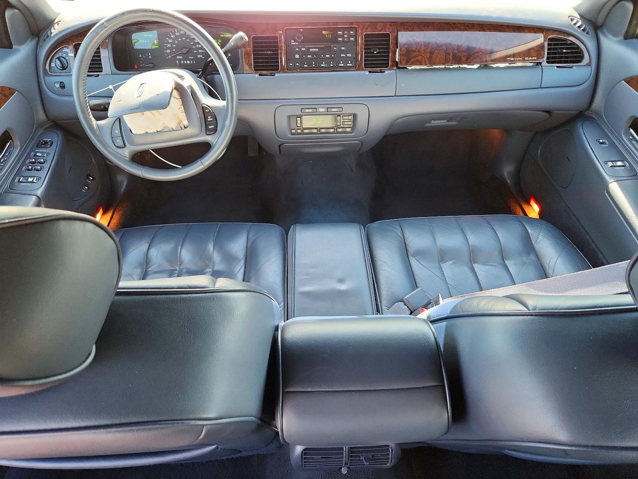 1998 Lincoln Town Car Executive Синий vin: 1LNFM81W5WY639769