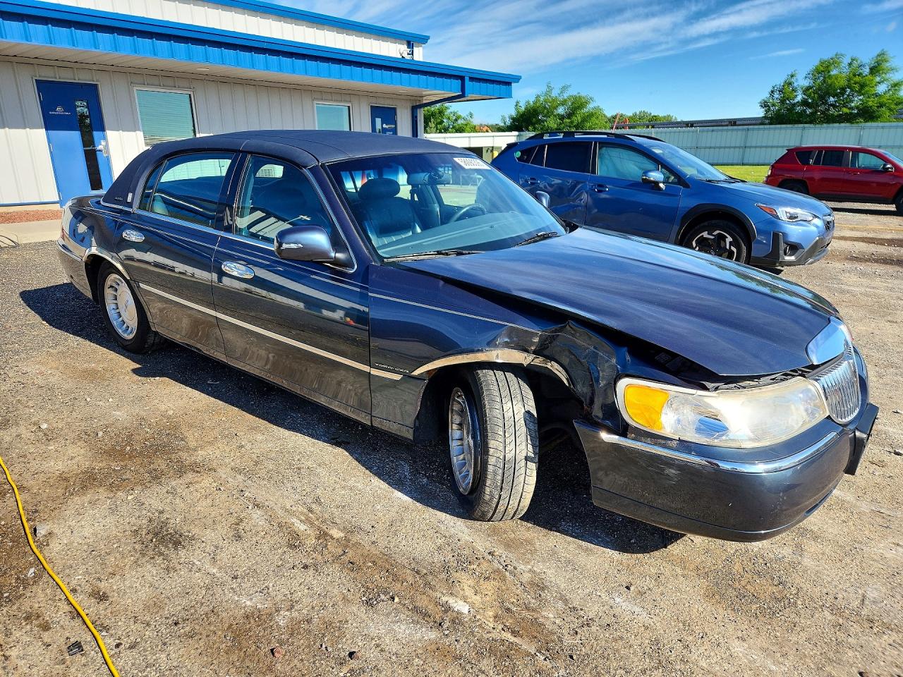 1998 Lincoln Town Car Executive Синий vin: 1LNFM81W5WY639769