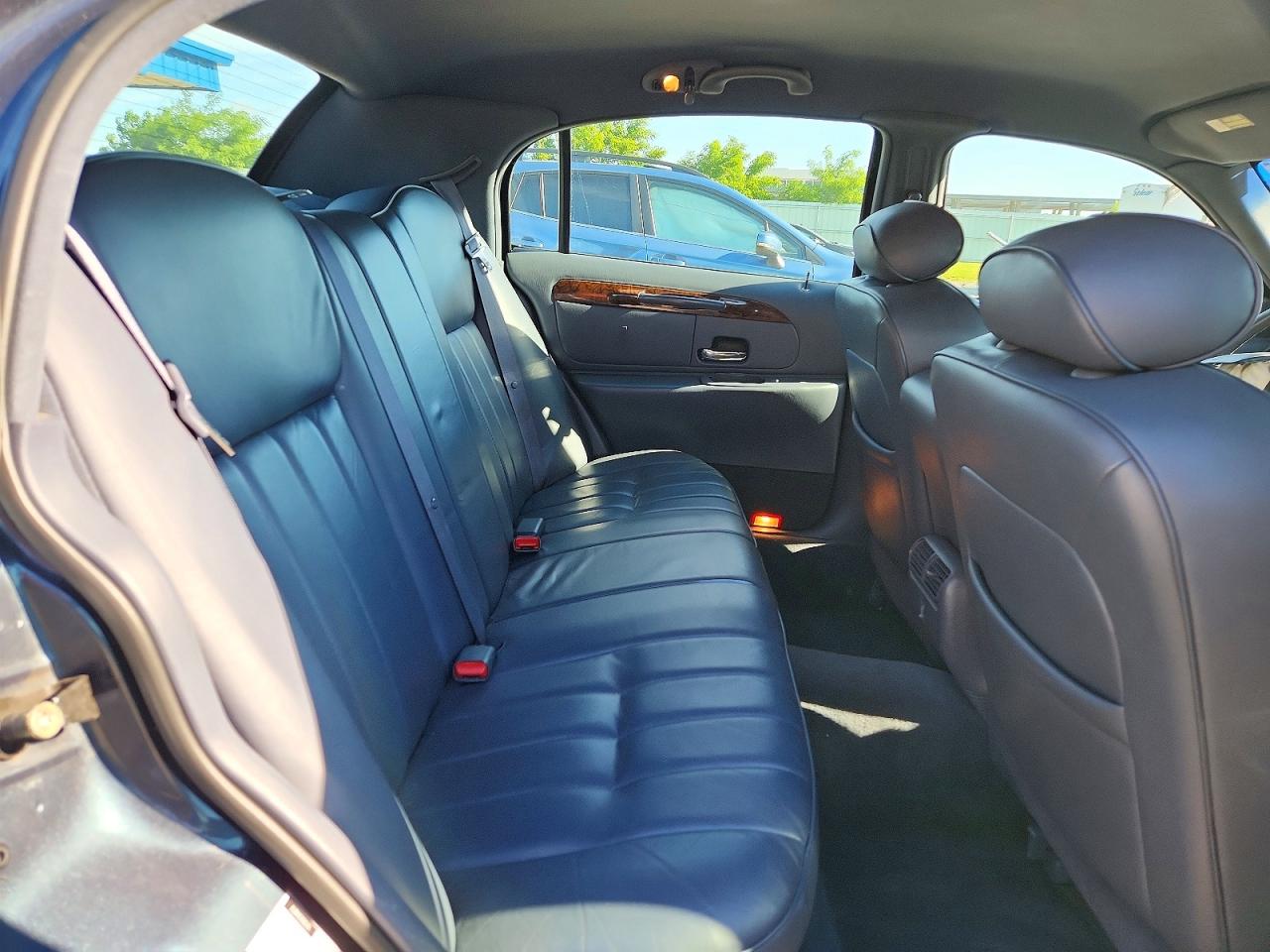 1998 Lincoln Town Car Executive Синий vin: 1LNFM81W5WY639769