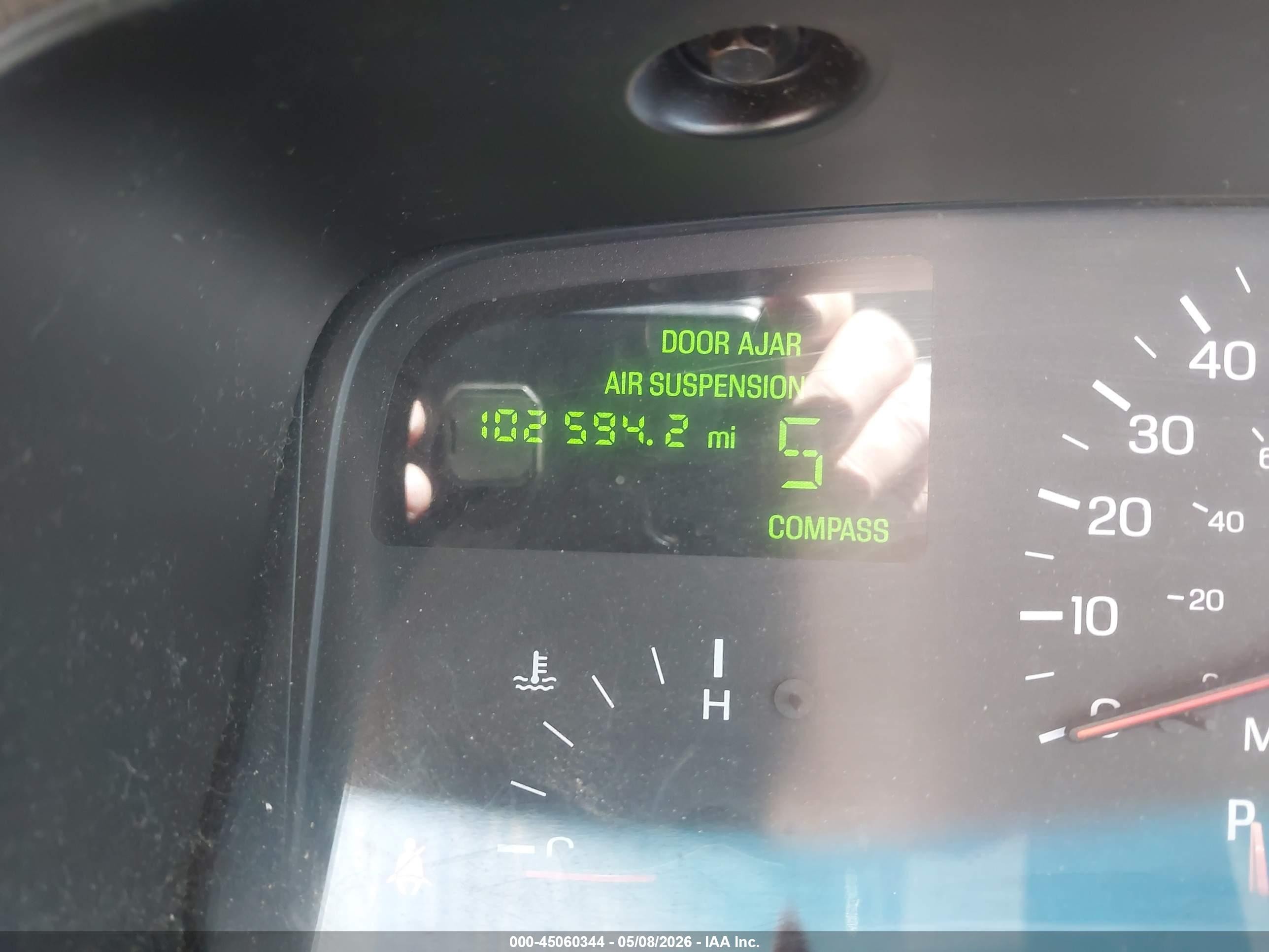 1998 Lincoln Town Car Executive Серебряный vin: 1LNFM81W6WY689130