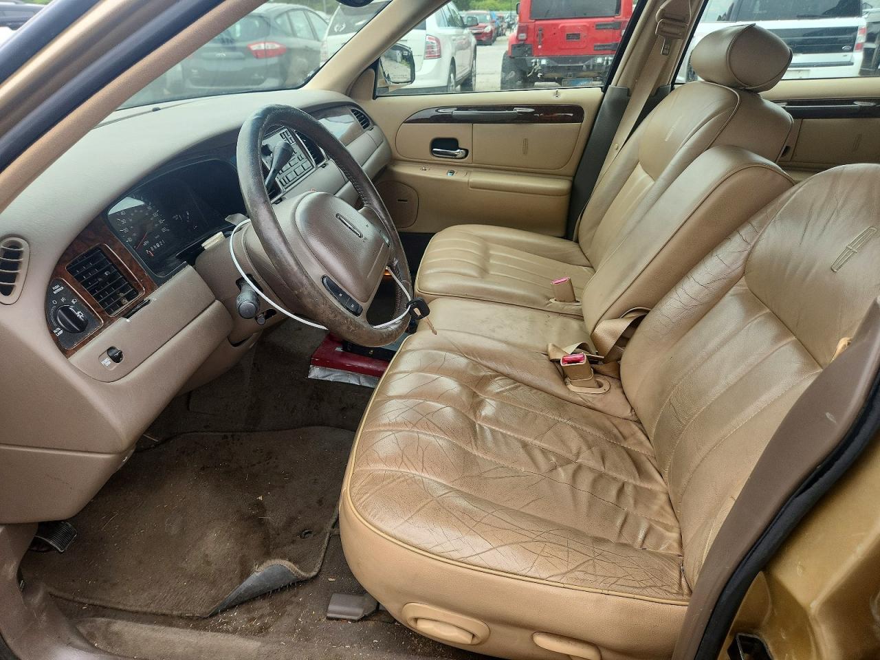 1998 Lincoln Town Car Executive Gold vin: 1LNFM81W6WY725107