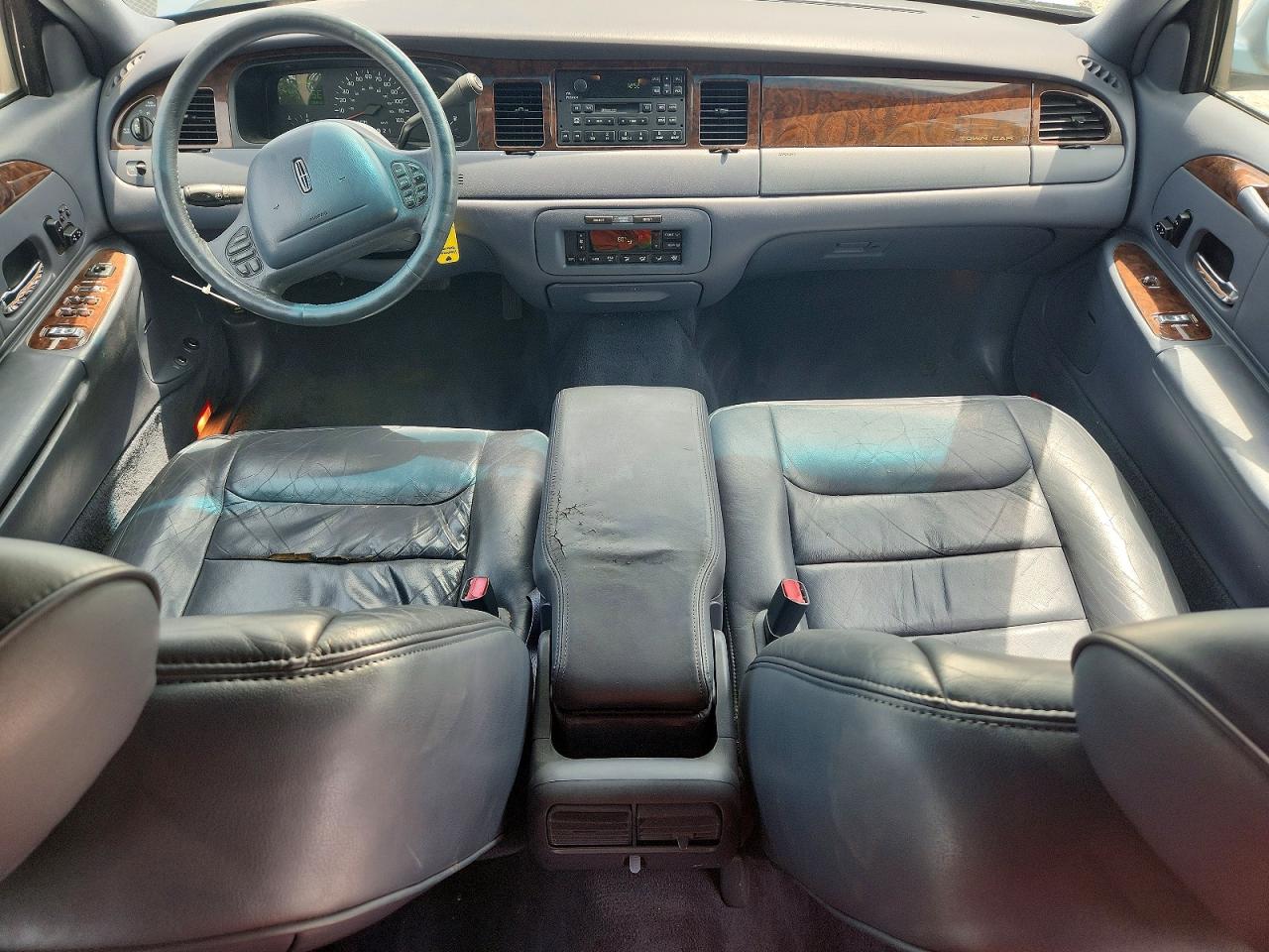 1998 Lincoln Town Car Signature Blue vin: 1LNFM82W4WY724214