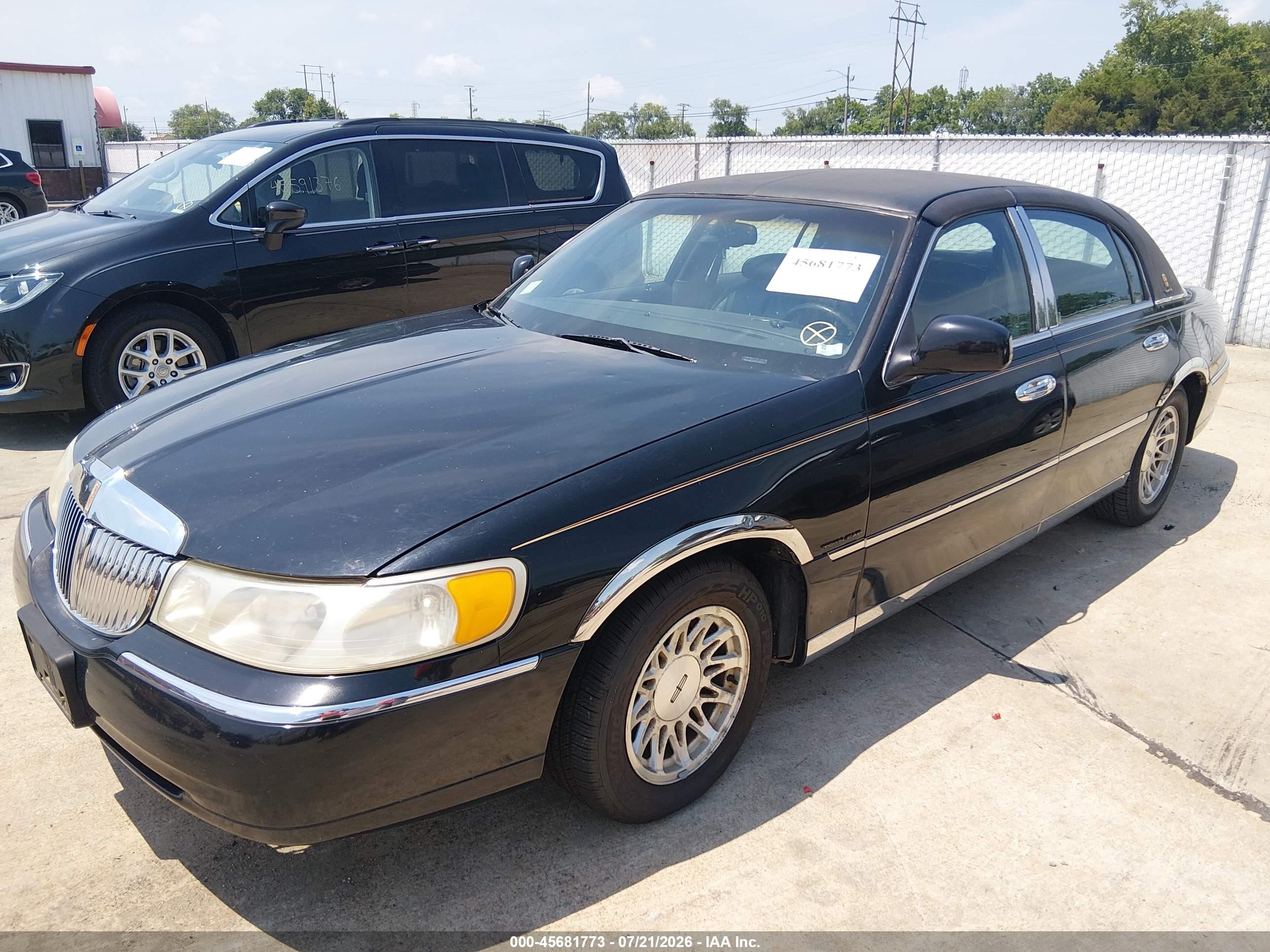 1998 Lincoln Town Car Signature Black vin: 1LNFM82W9WY669100