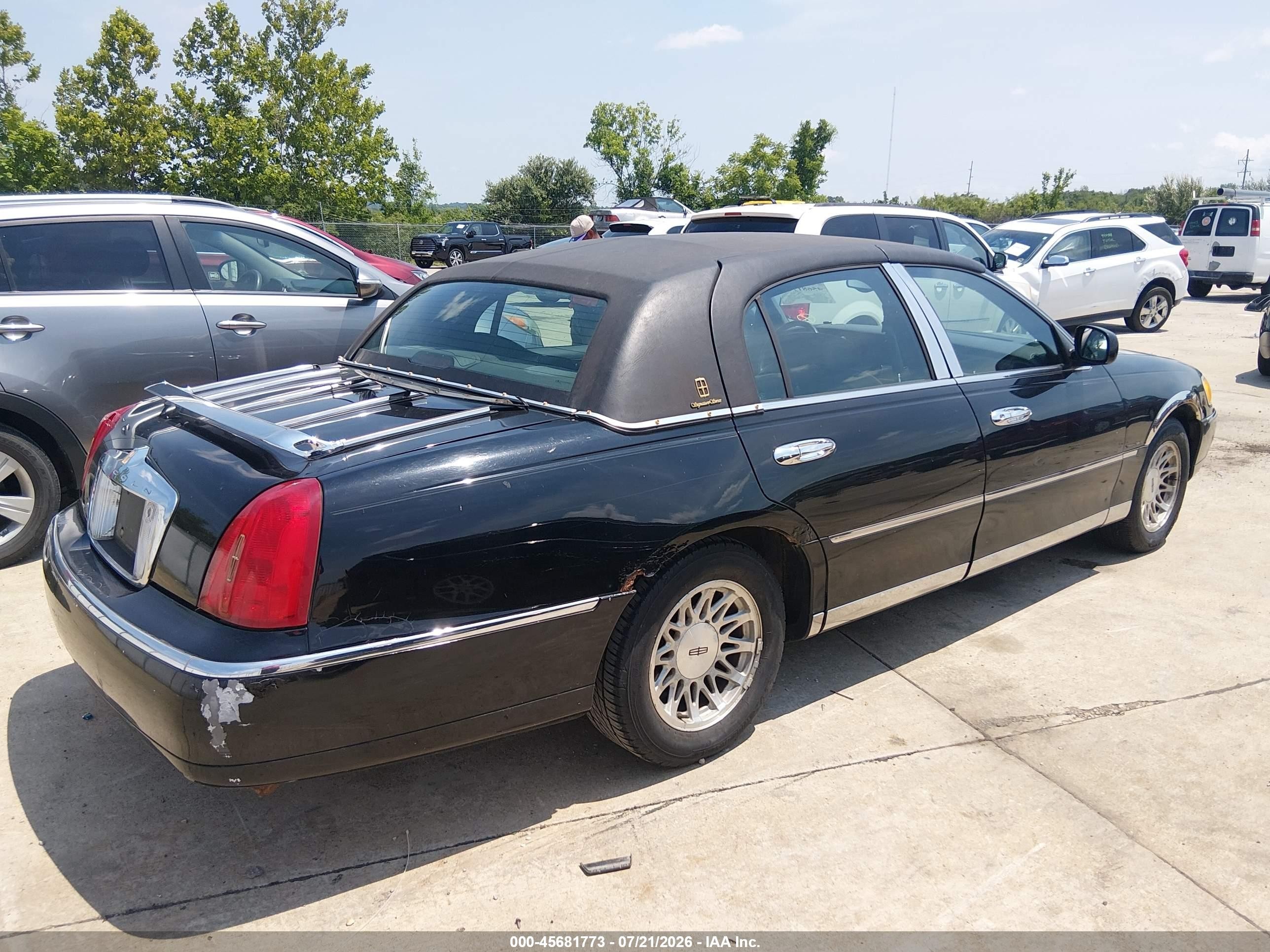 1998 Lincoln Town Car Signature Black vin: 1LNFM82W9WY669100