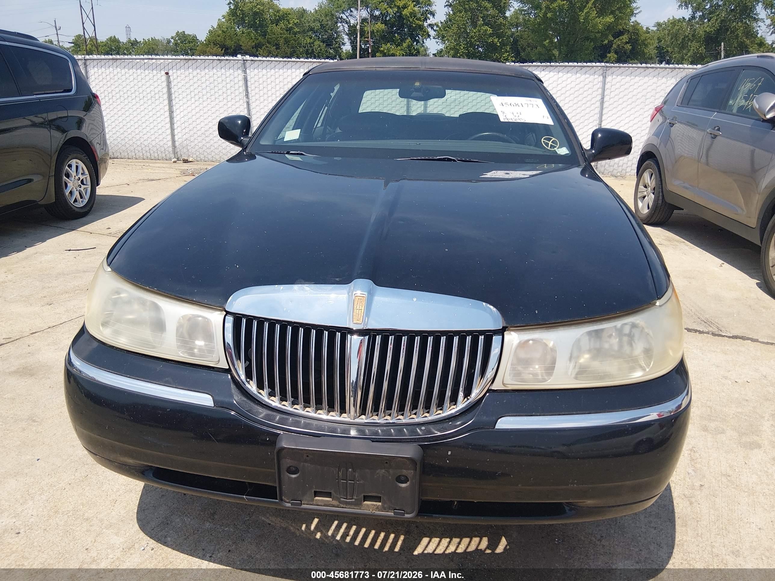 1998 Lincoln Town Car Signature Black vin: 1LNFM82W9WY669100