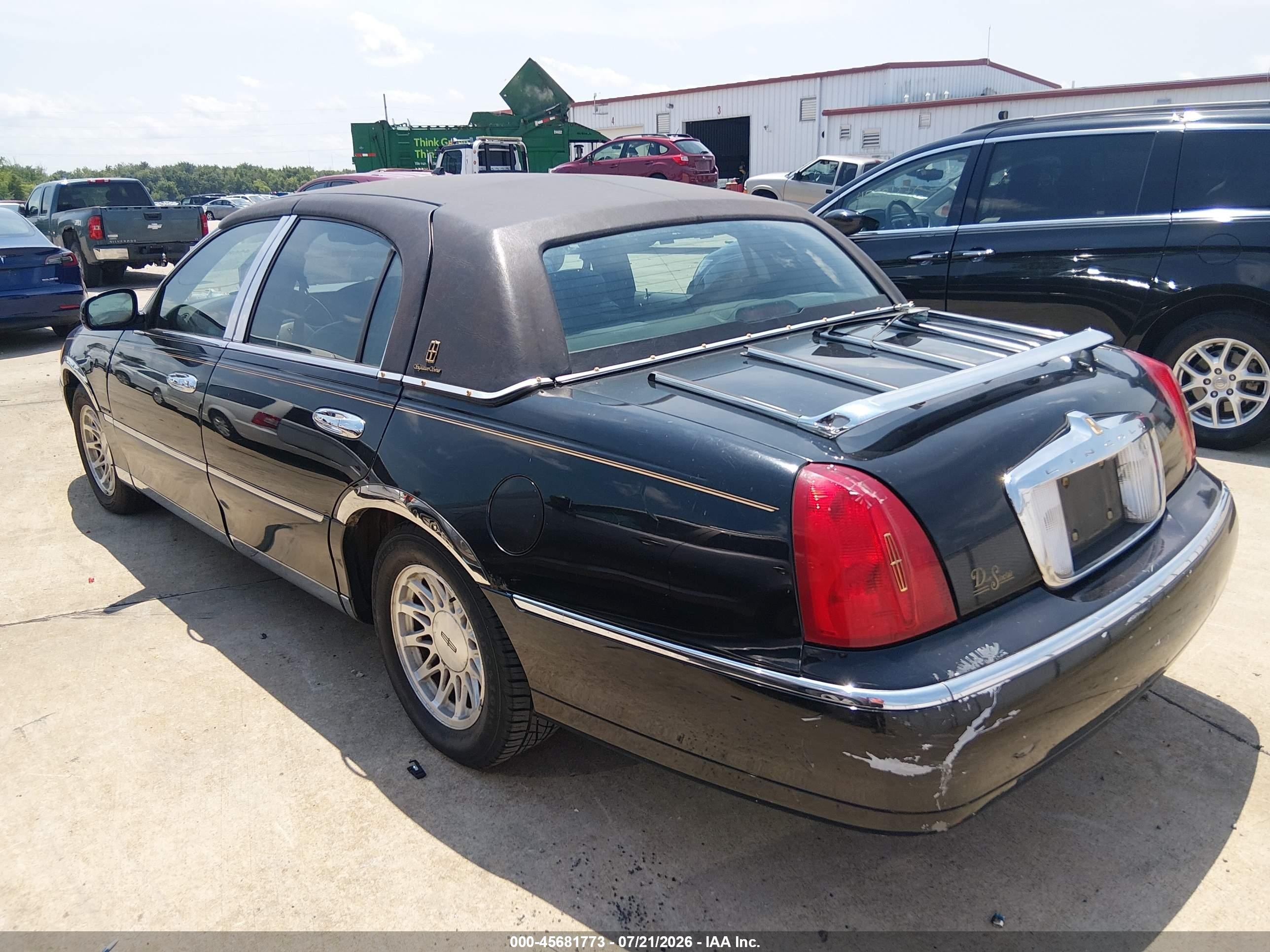 1998 Lincoln Town Car Signature Black vin: 1LNFM82W9WY669100