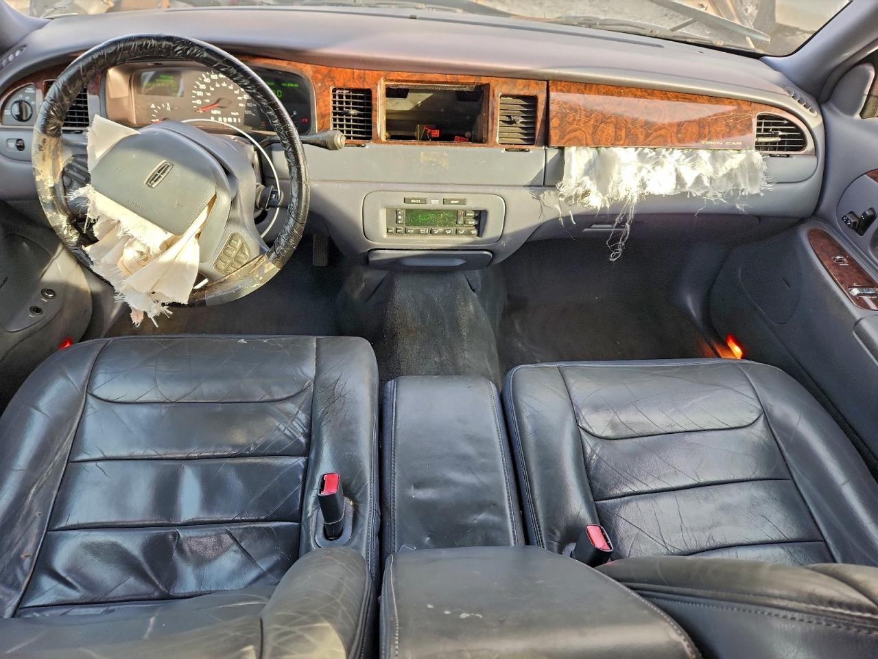 1998 Lincoln Town Car Signature Blue vin: 1LNFM82W9WY716108