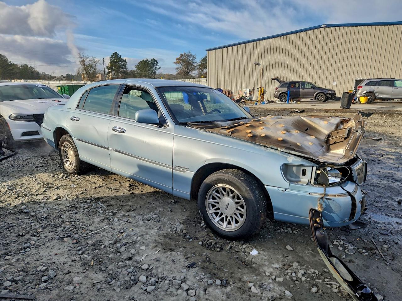 1998 Lincoln Town Car Signature Blue vin: 1LNFM82W9WY716108