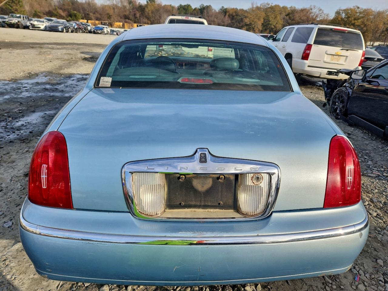 1998 Lincoln Town Car Signature Blue vin: 1LNFM82W9WY716108