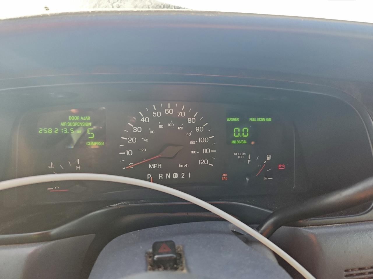 1998 Lincoln Town Car Signature Blue vin: 1LNFM82W9WY716108