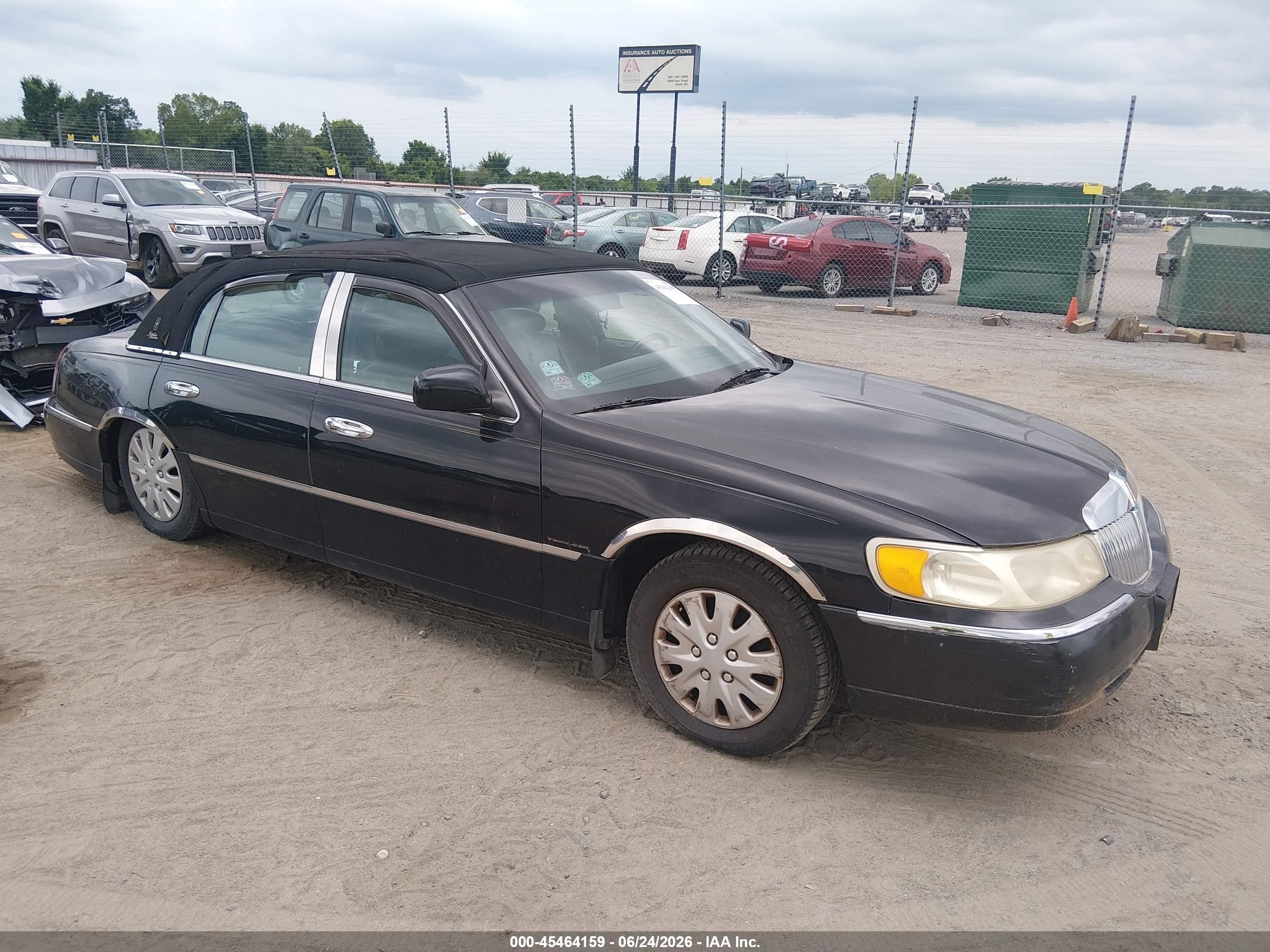 1998 Lincoln Town Car Signature Black vin: 1LNFM82W9WY717243