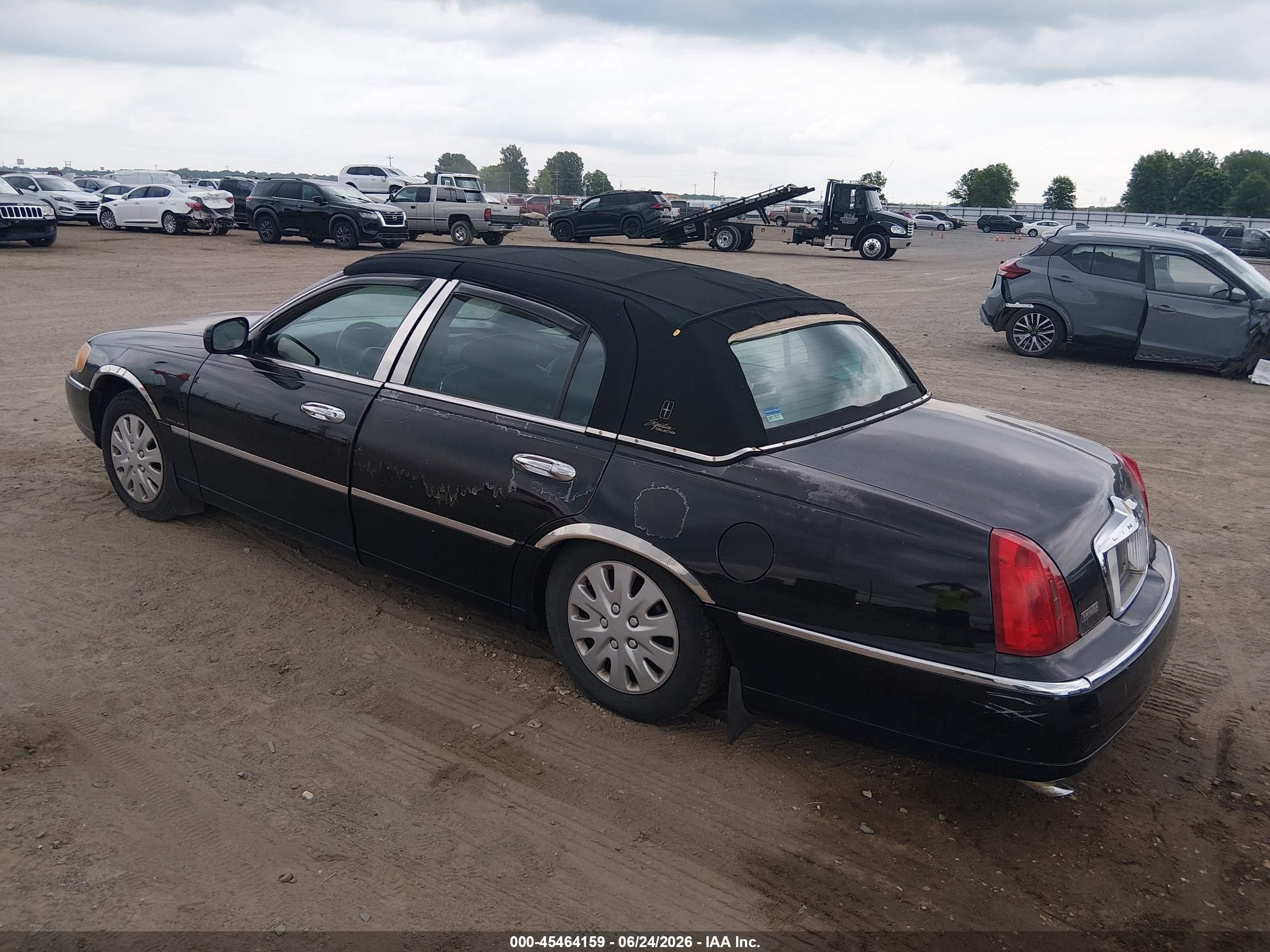 1998 Lincoln Town Car Signature Black vin: 1LNFM82W9WY717243