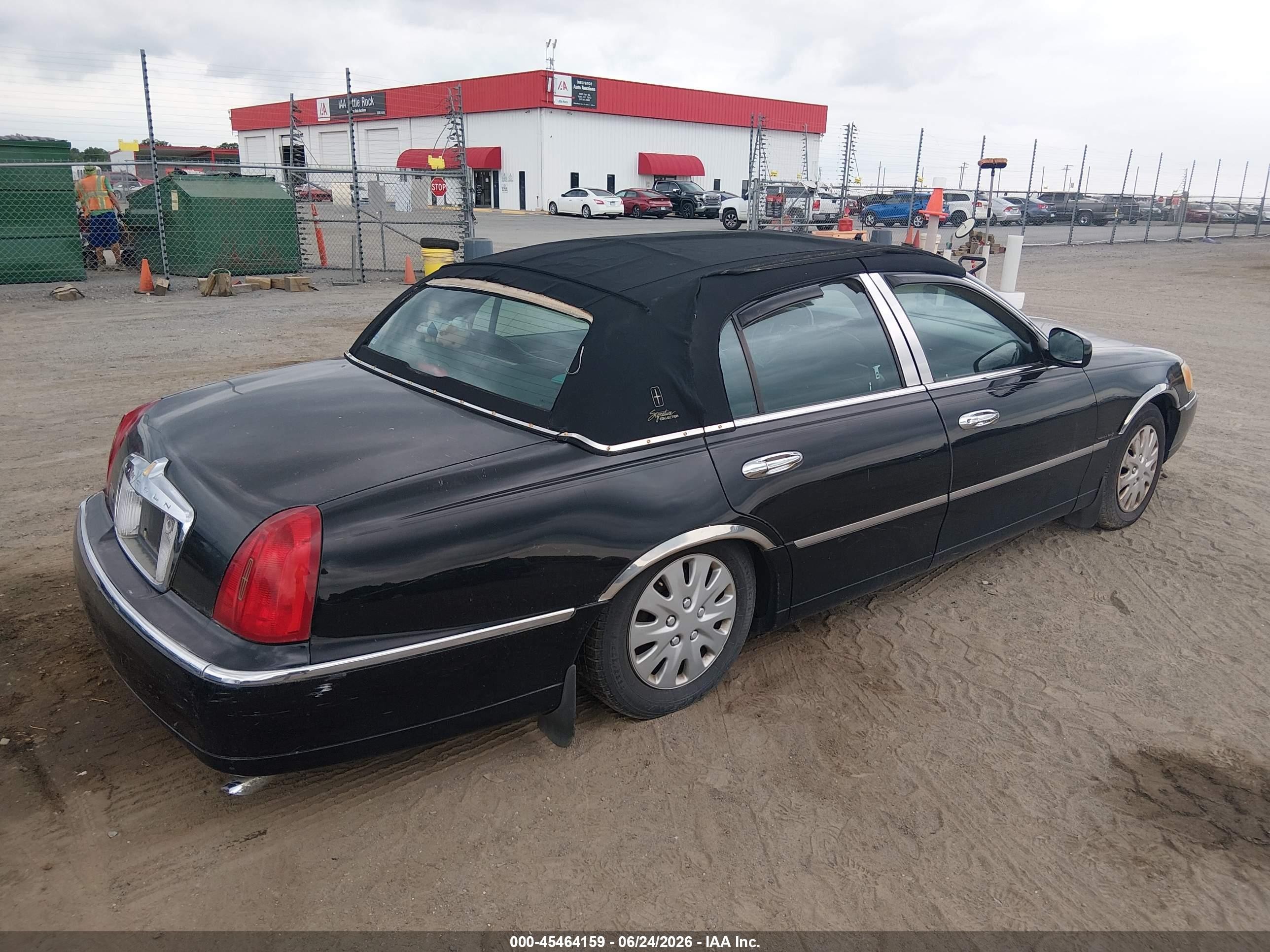 1998 Lincoln Town Car Signature Black vin: 1LNFM82W9WY717243