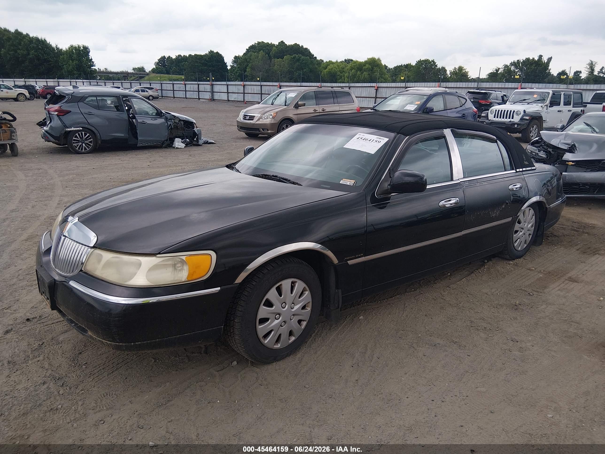 1998 Lincoln Town Car Signature Black vin: 1LNFM82W9WY717243