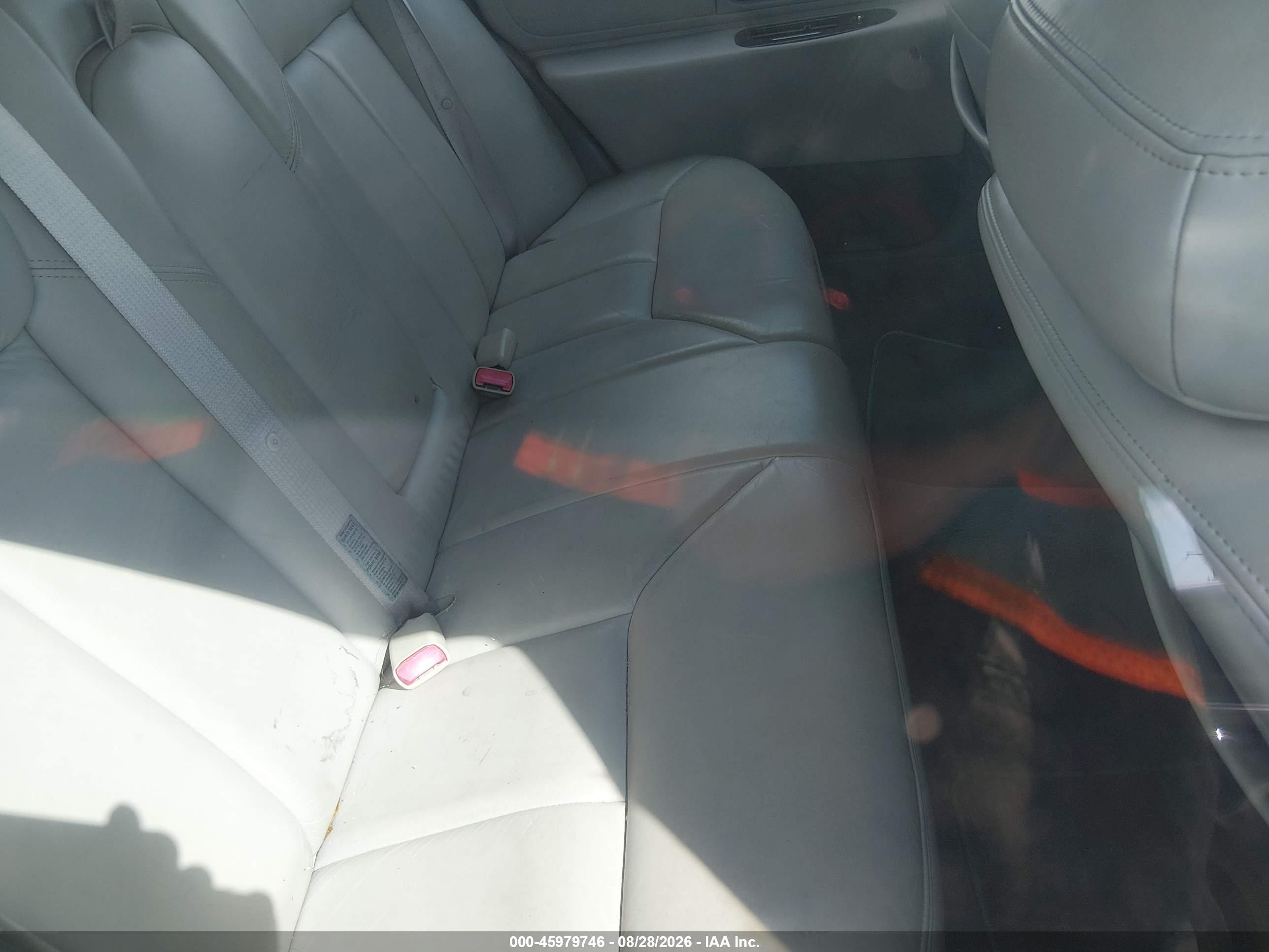 1998 Lincoln Town Car Cartier White vin: 1LNFM83W1WY695446
