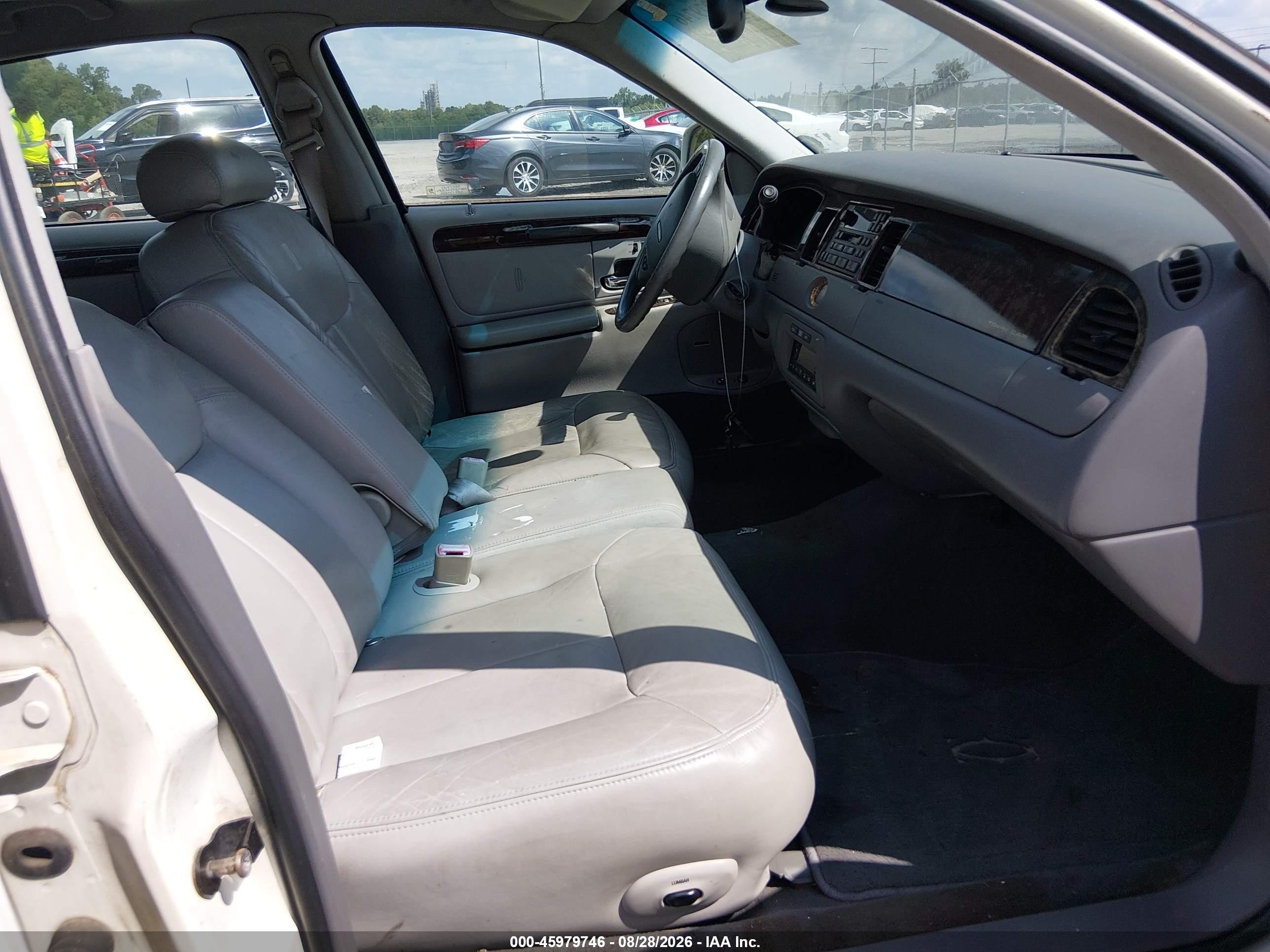 1998 Lincoln Town Car Cartier White vin: 1LNFM83W1WY695446