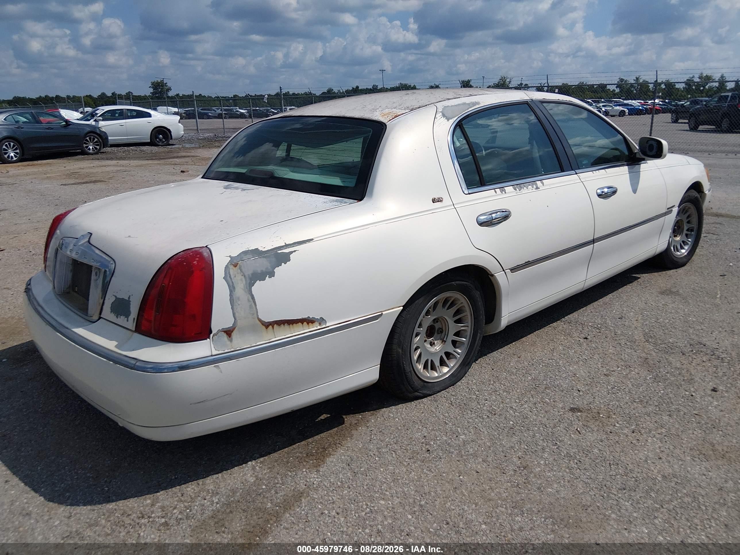 1998 Lincoln Town Car Cartier White vin: 1LNFM83W1WY695446