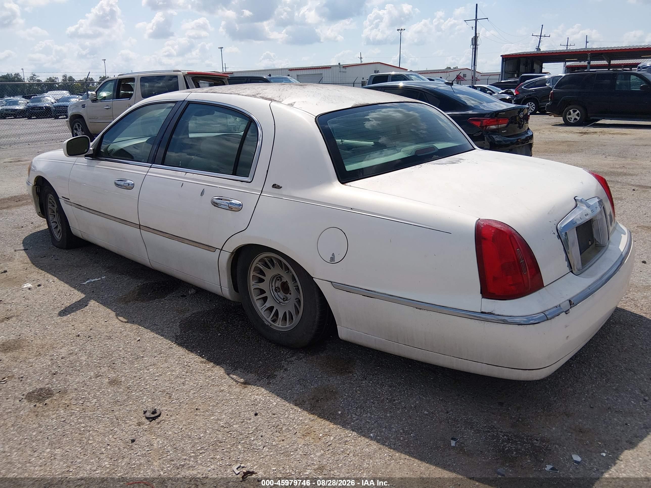 1998 Lincoln Town Car Cartier White vin: 1LNFM83W1WY695446