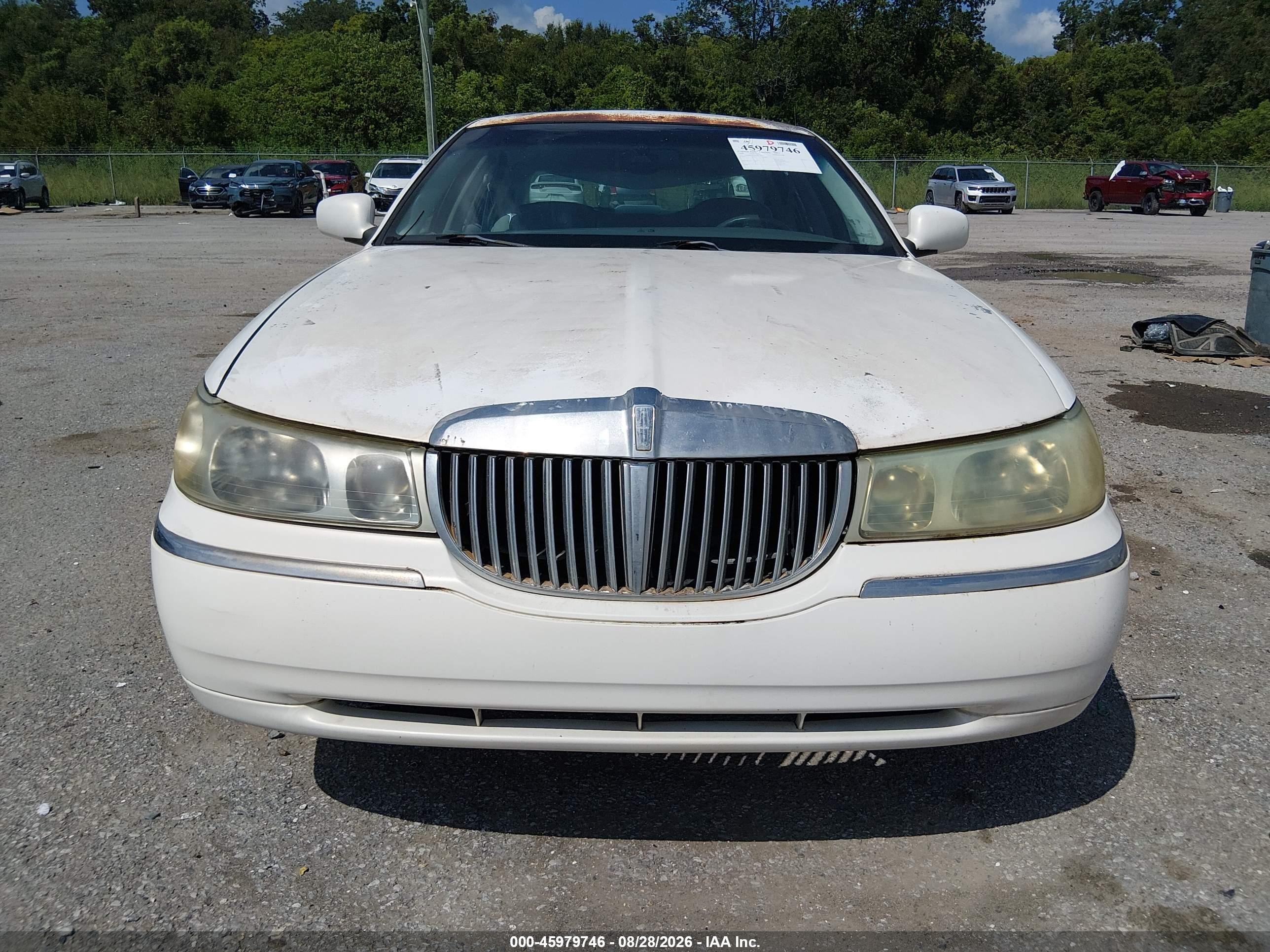 1998 Lincoln Town Car Cartier White vin: 1LNFM83W1WY695446