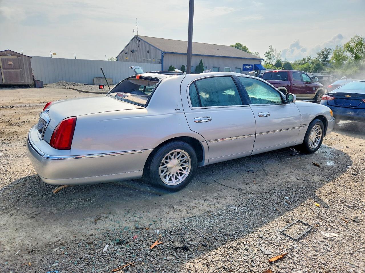 1998 Lincoln Town Car Cartier Серый vin: 1LNFM83W6WY630754