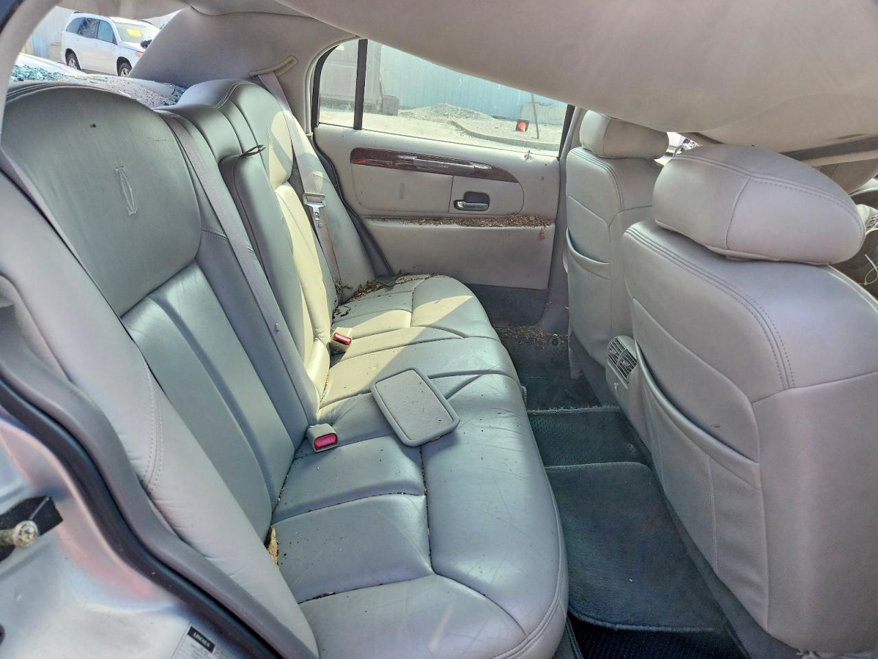 1998 Lincoln Town Car Cartier Серый vin: 1LNFM83W6WY630754