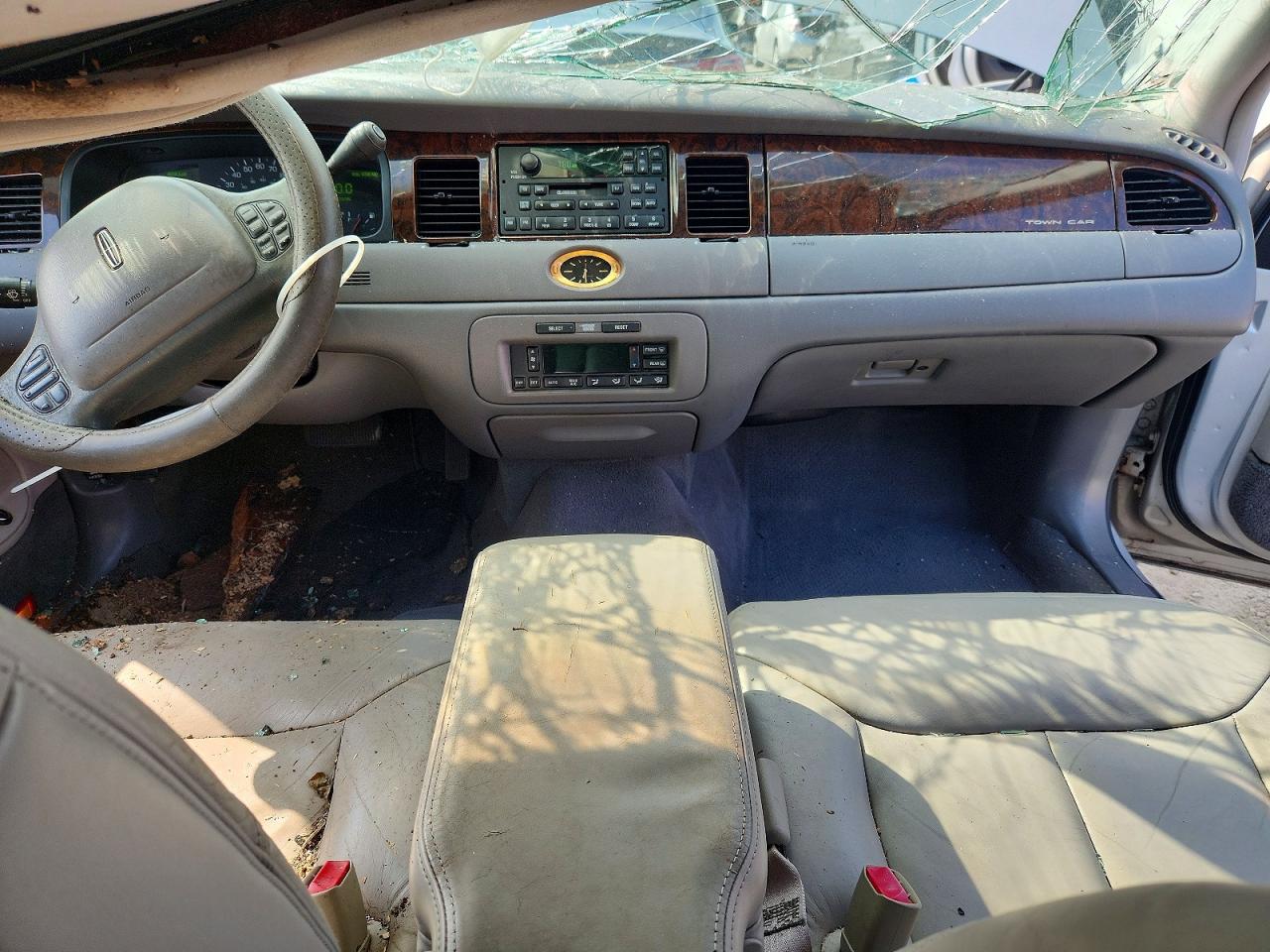 1998 Lincoln Town Car Cartier Серый vin: 1LNFM83W6WY630754
