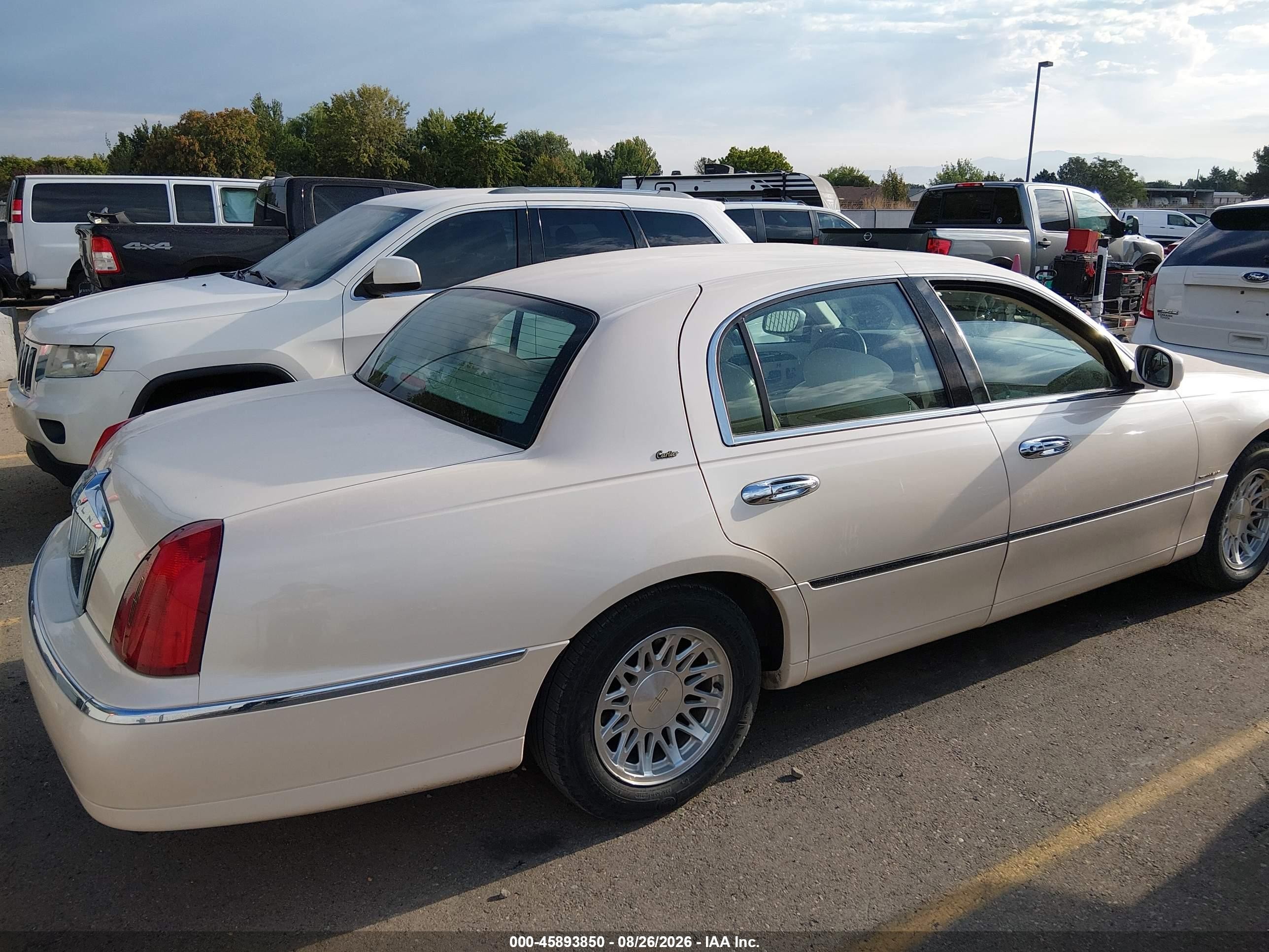 1998 Lincoln Town Car Cartier Cream vin: 1LNFM83WXWY714883