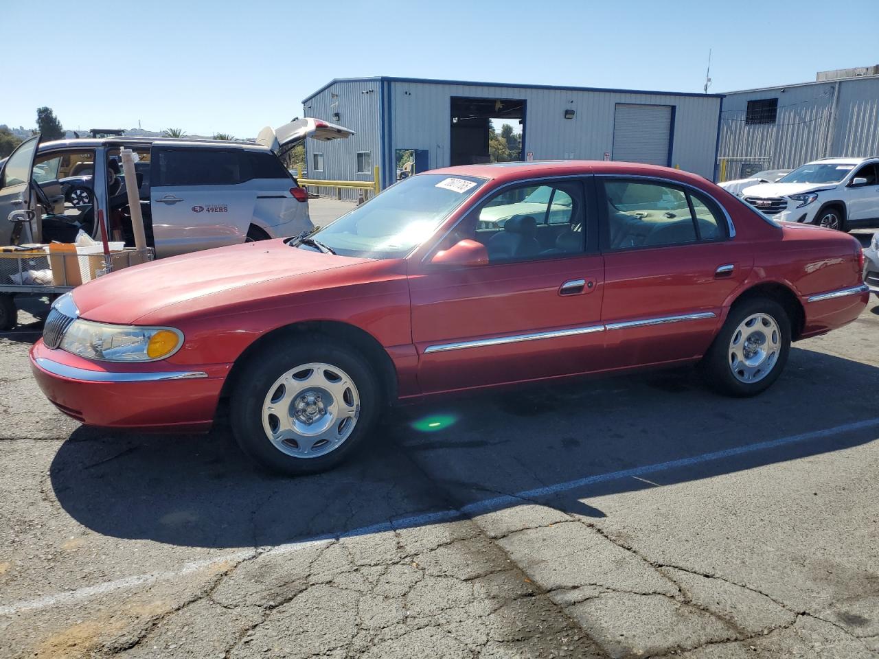 1998 Lincoln Continental Red vin: 1LNFM97V0WY605789