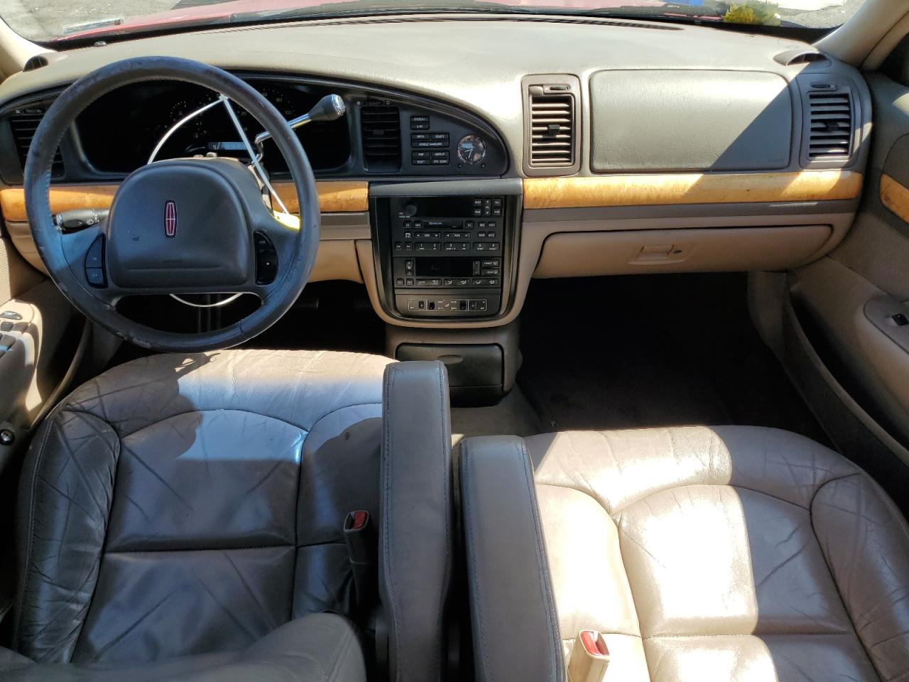1998 Lincoln Continental Red vin: 1LNFM97V0WY605789