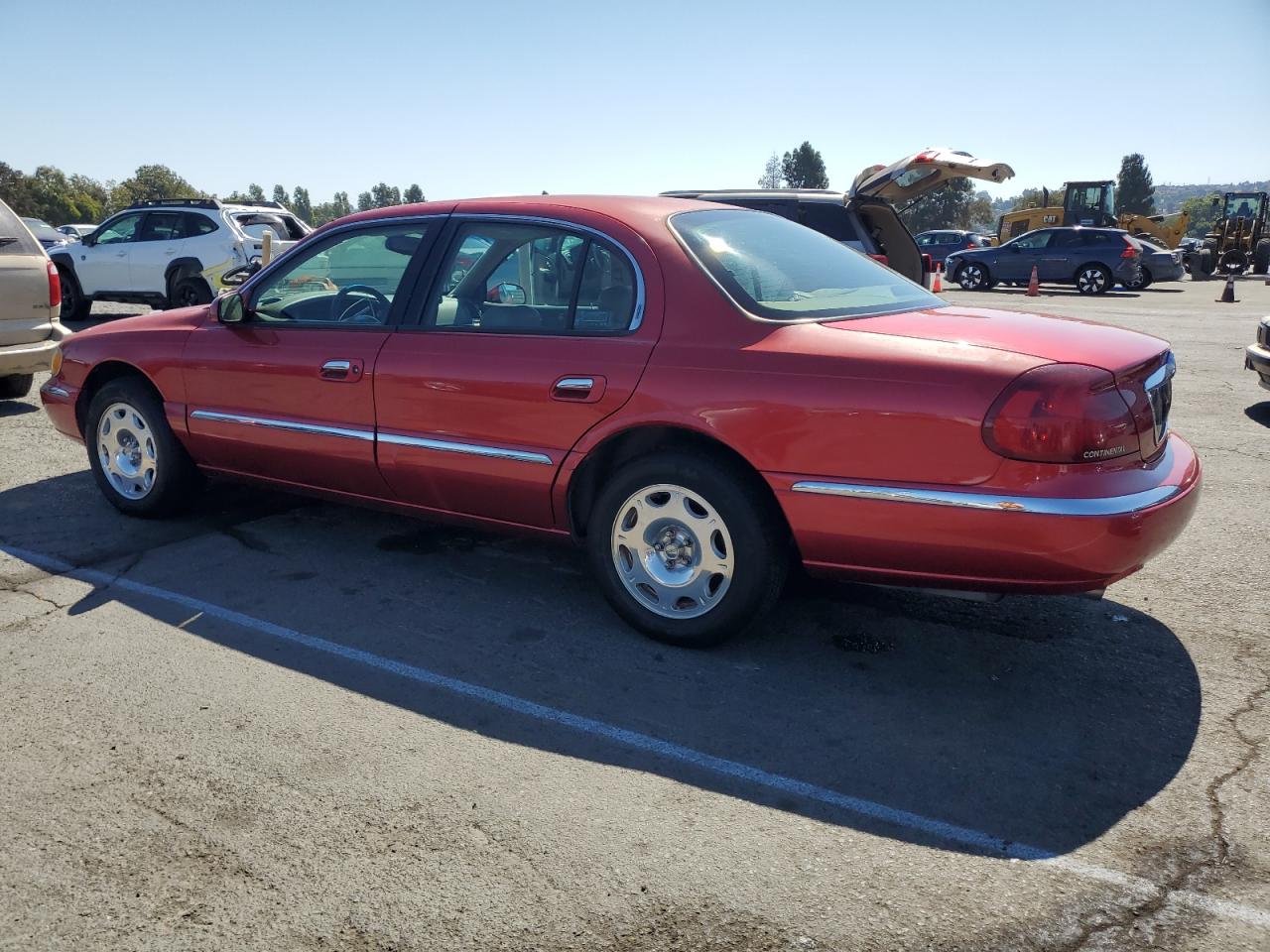 1998 Lincoln Continental Red vin: 1LNFM97V0WY605789