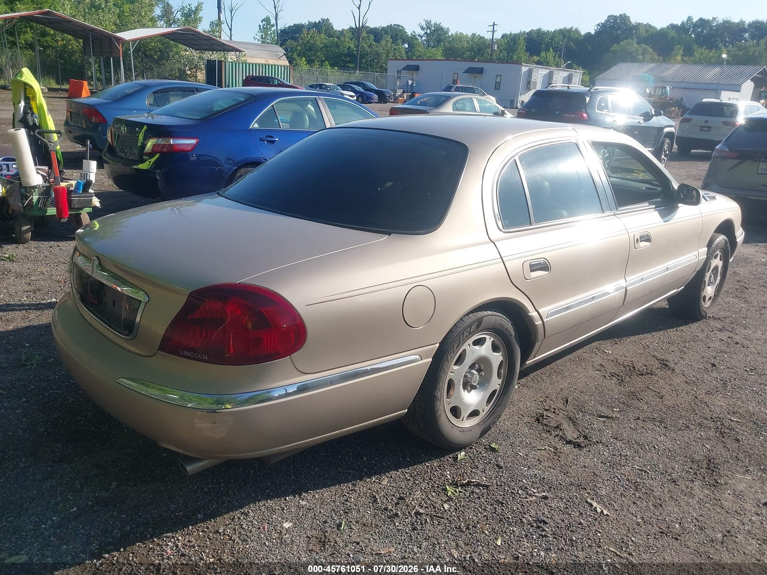 1998 Lincoln Continental   Gold vin: 1LNFM97V0WY735782