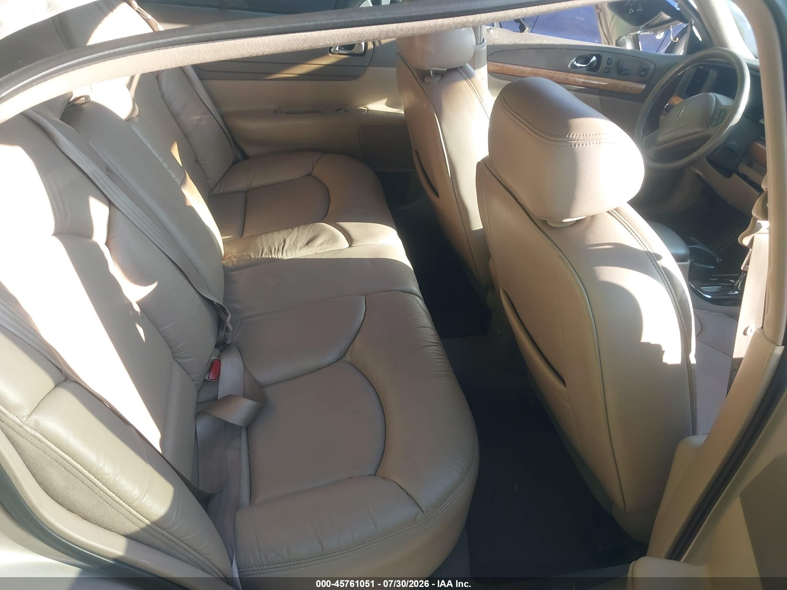 1998 Lincoln Continental   Gold vin: 1LNFM97V0WY735782