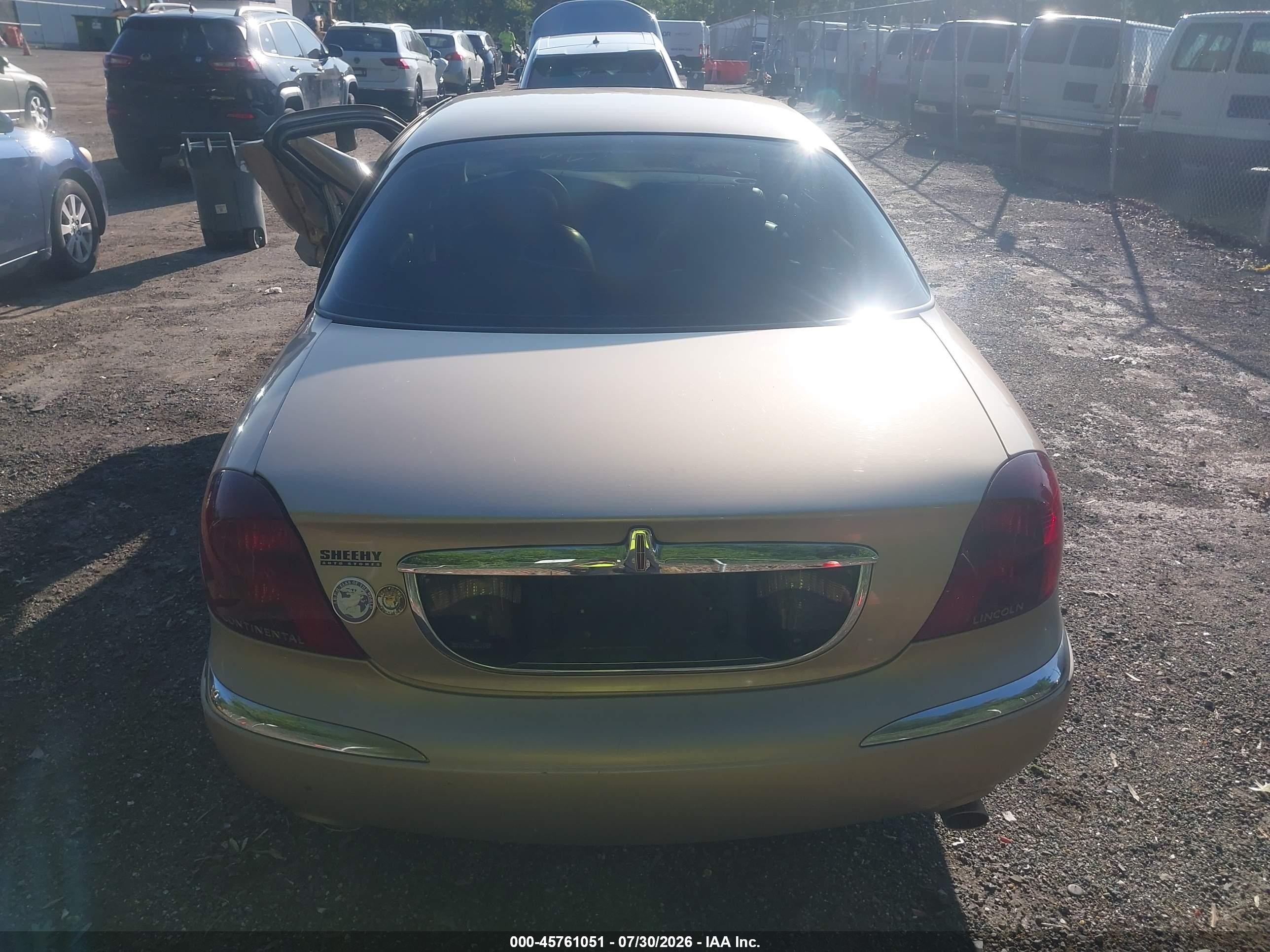 1998 Lincoln Continental   Gold vin: 1LNFM97V0WY735782