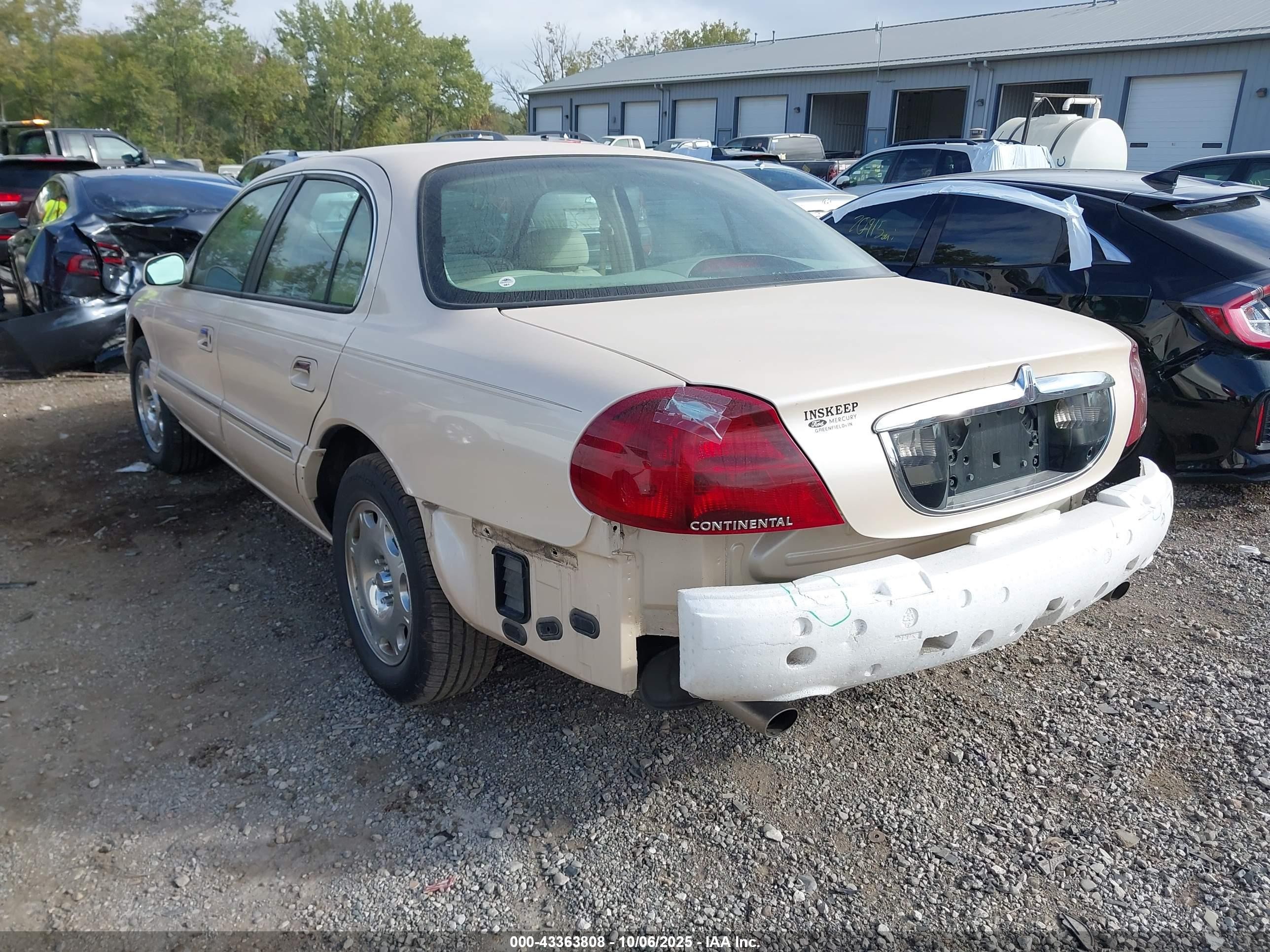 1998 Lincoln Continental   Cream vin: 1LNFM97V4WY633563
