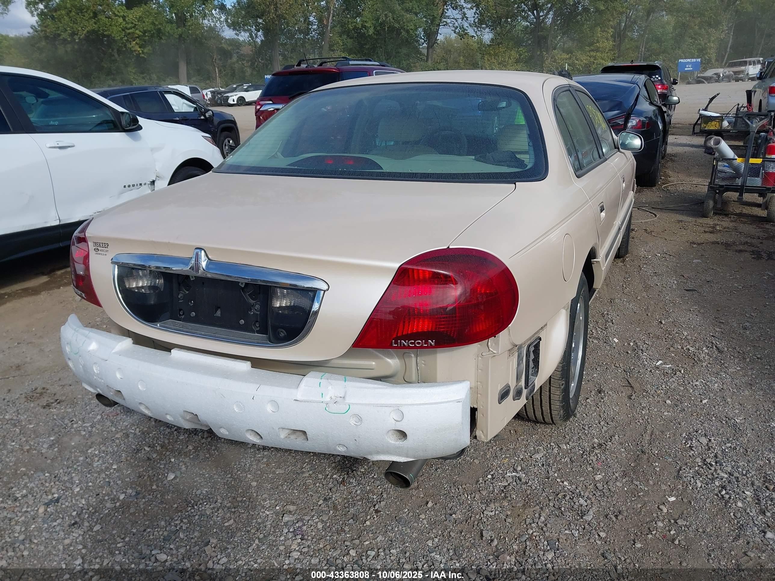 1998 Lincoln Continental   Cream vin: 1LNFM97V4WY633563