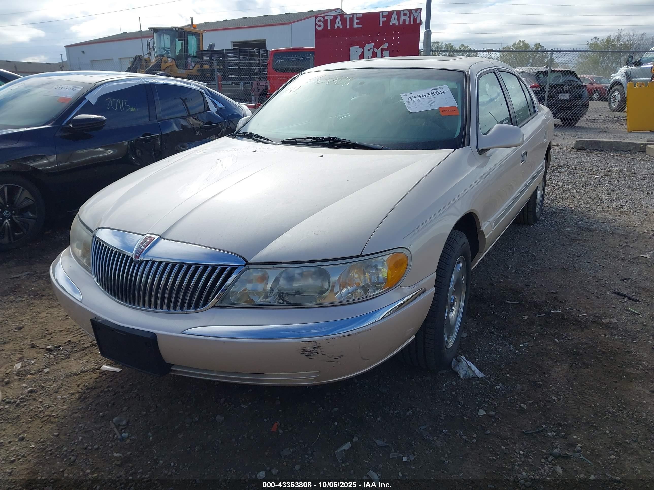 1998 Lincoln Continental   Cream vin: 1LNFM97V4WY633563