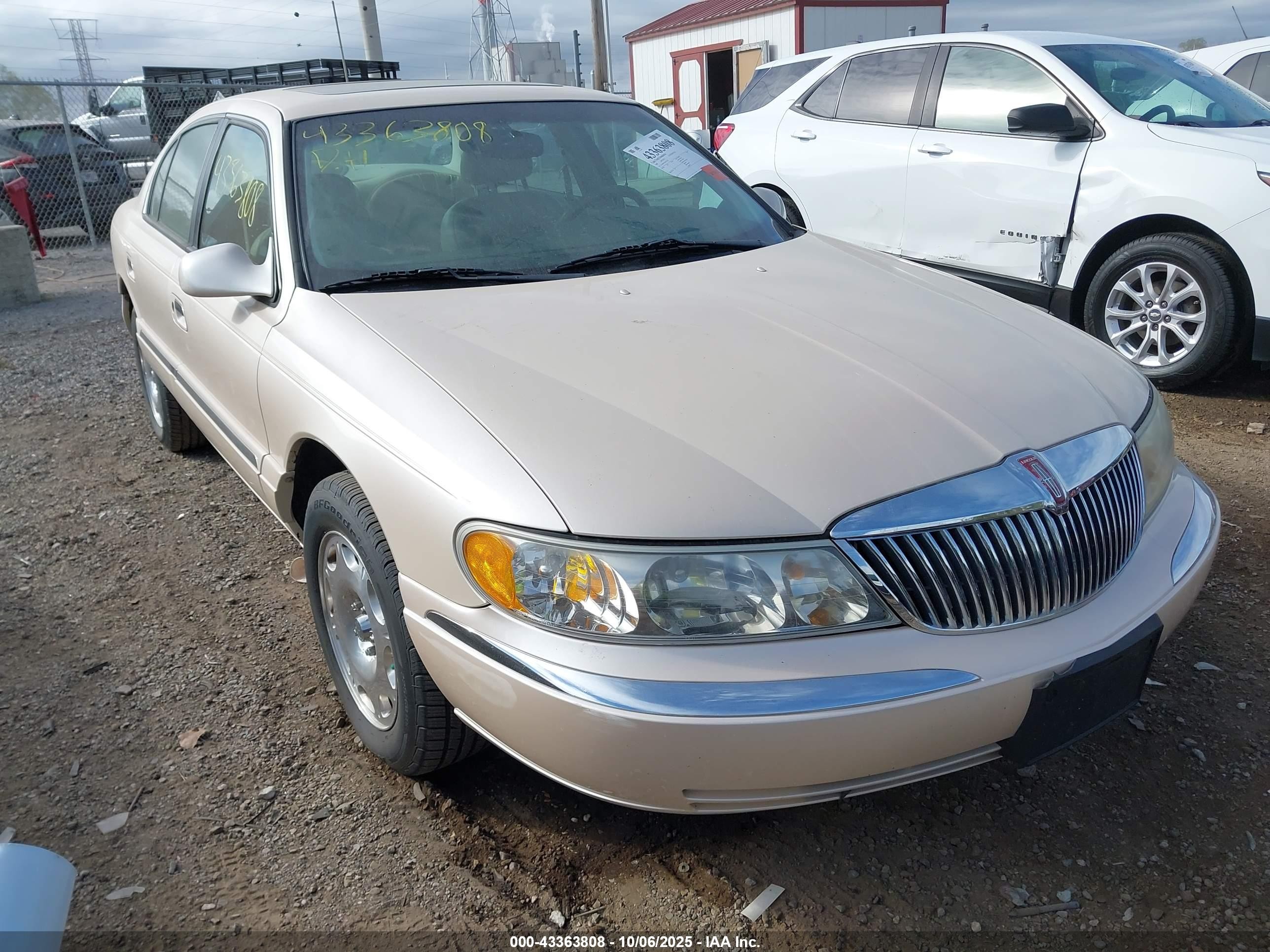 1998 Lincoln Continental   Cream vin: 1LNFM97V4WY633563