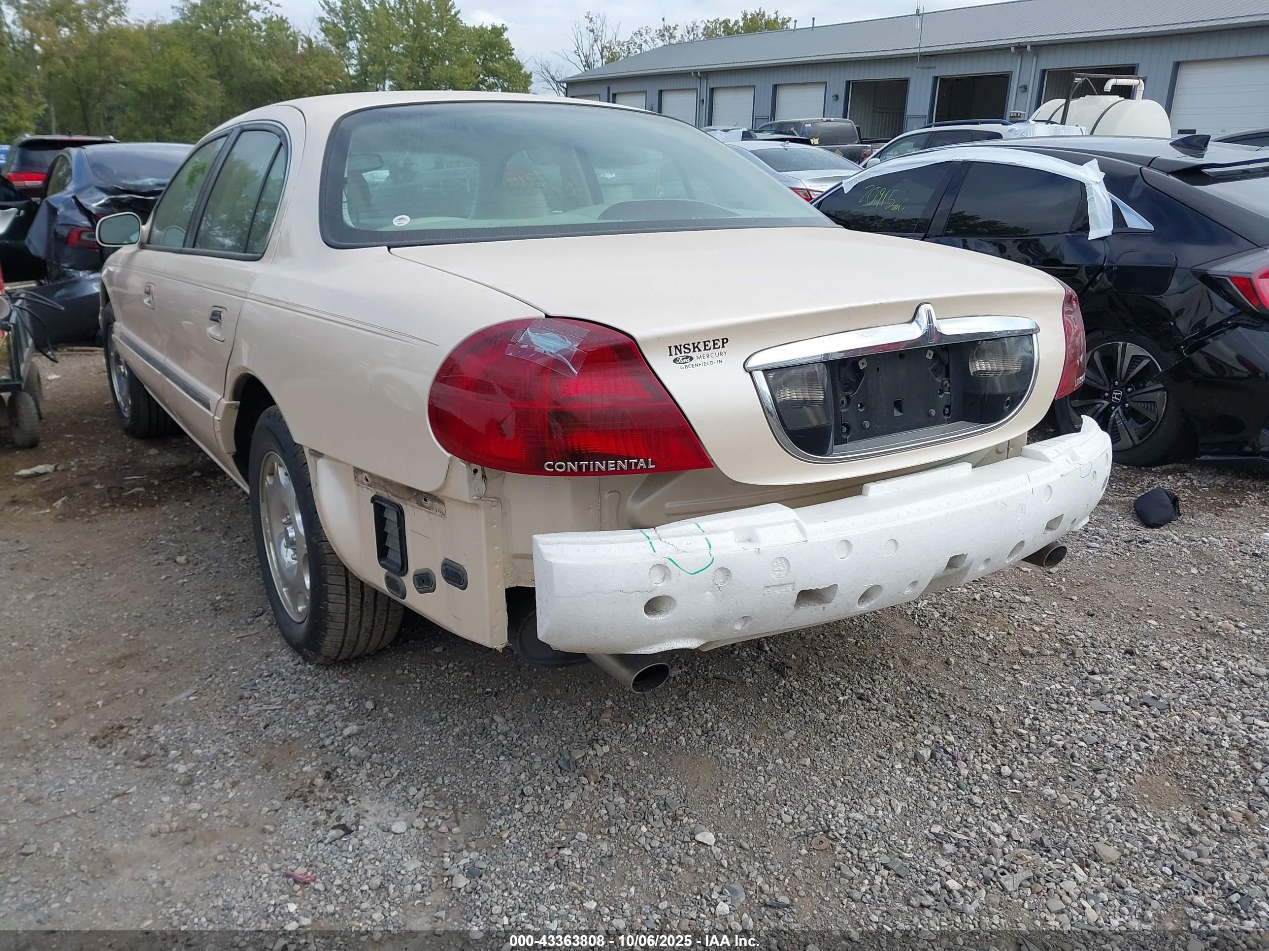 1998 Lincoln Continental   Cream vin: 1LNFM97V4WY633563