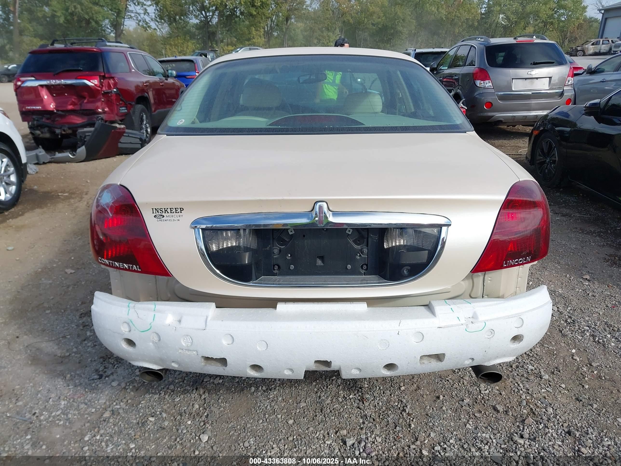 1998 Lincoln Continental   Cream vin: 1LNFM97V4WY633563