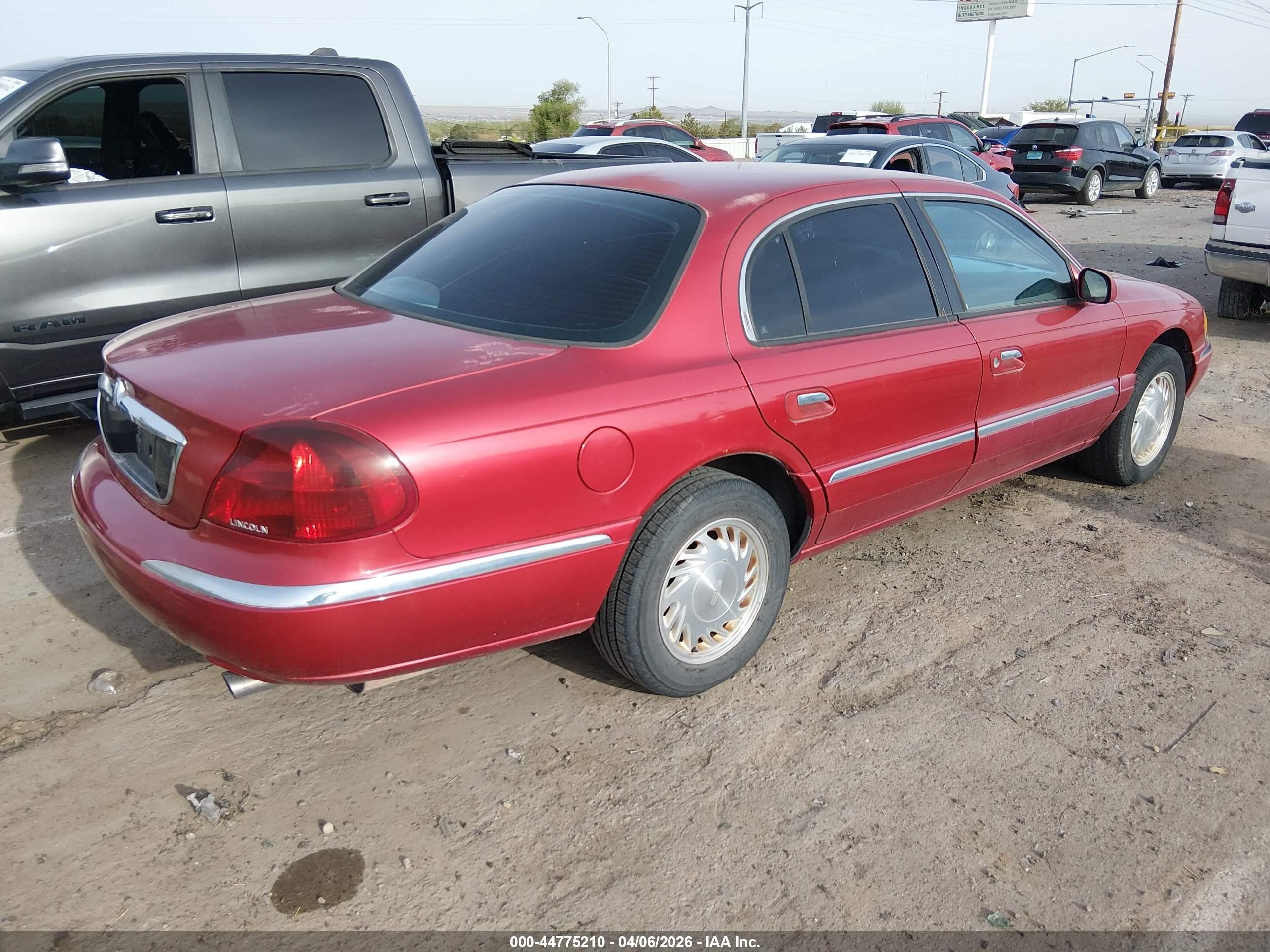 1998 Lincoln Continental   Red vin: 1LNFM97V4WY700470