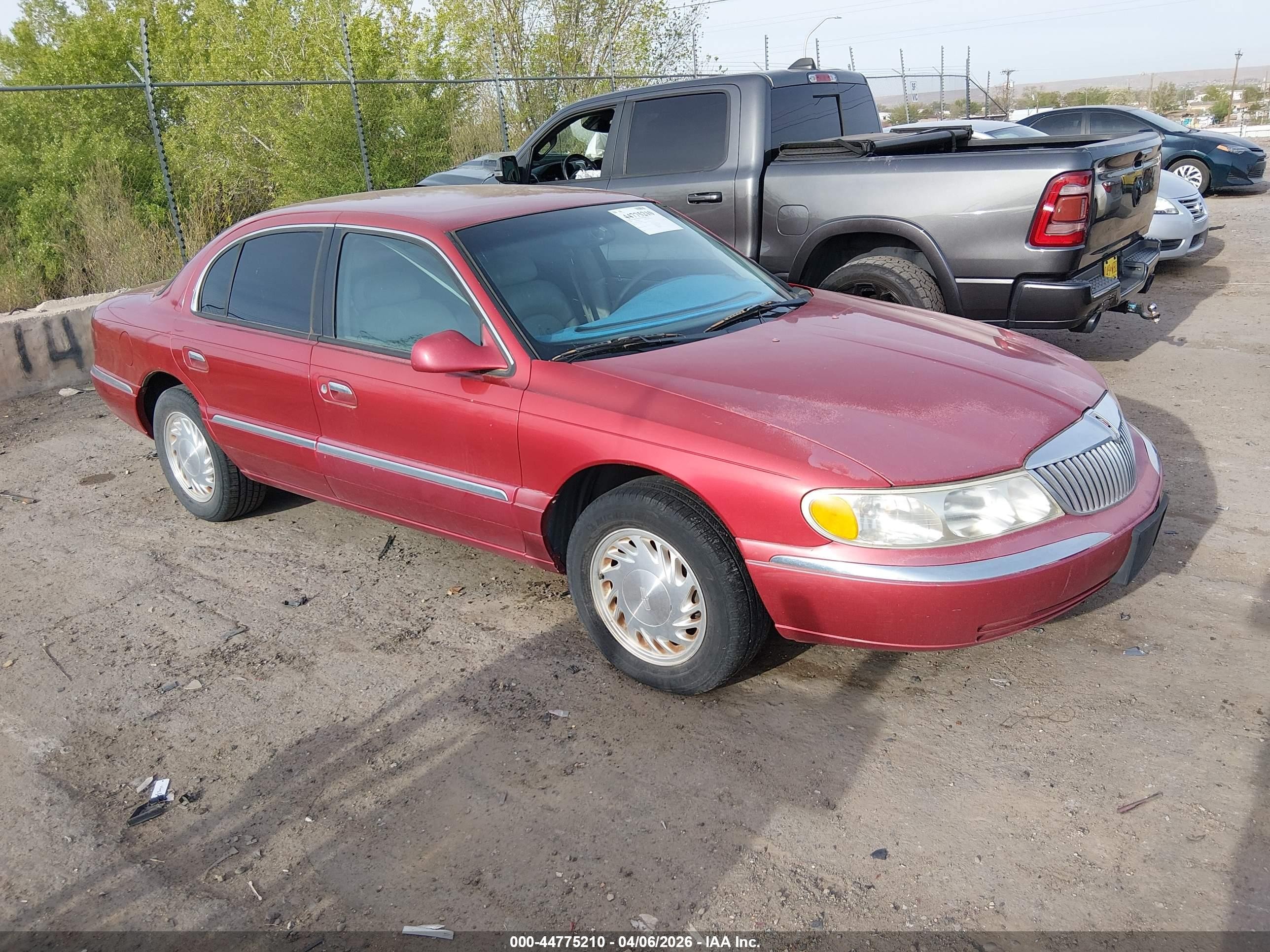 1998 Lincoln Continental   Red vin: 1LNFM97V4WY700470