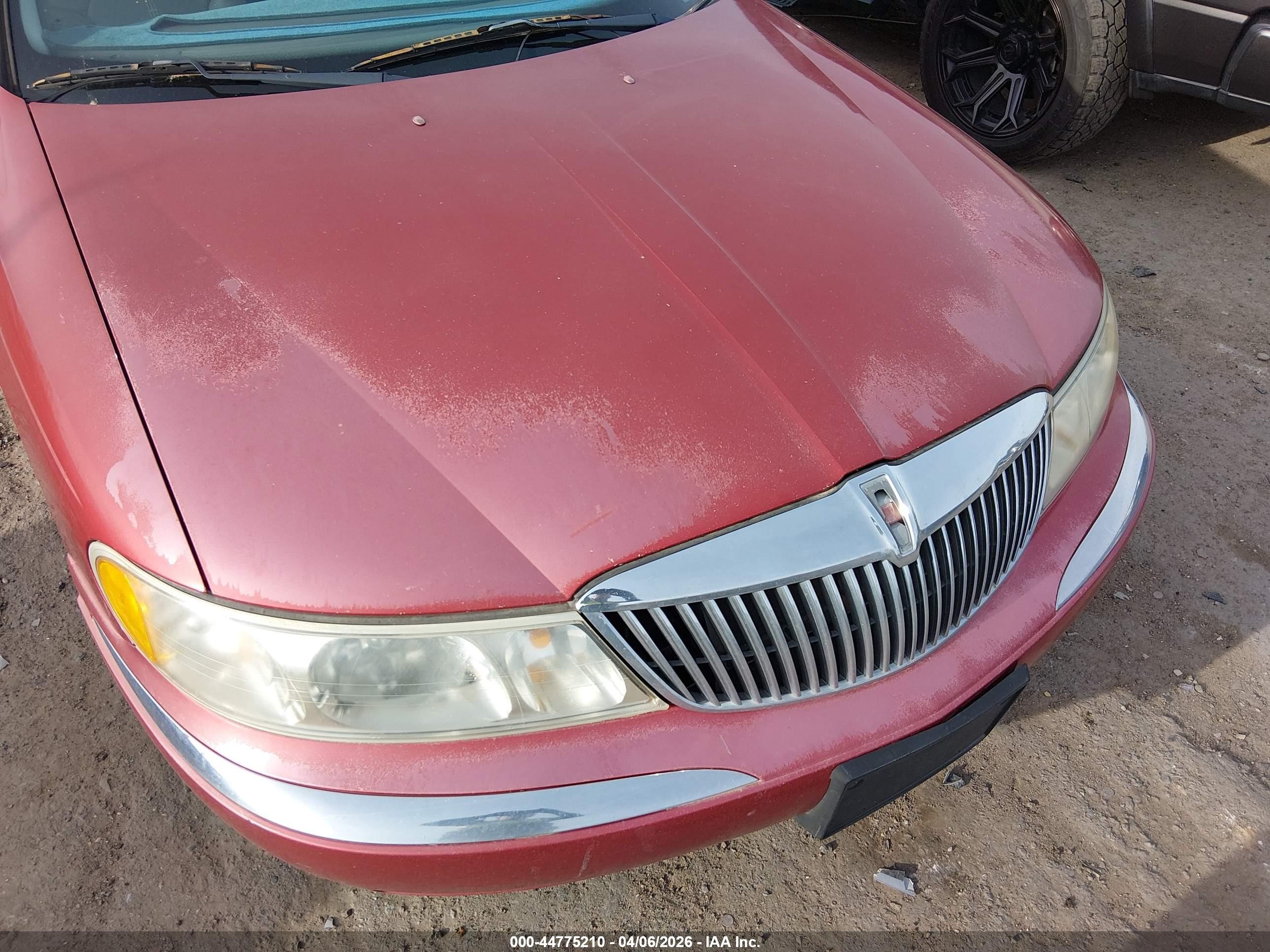 1998 Lincoln Continental   Red vin: 1LNFM97V4WY700470