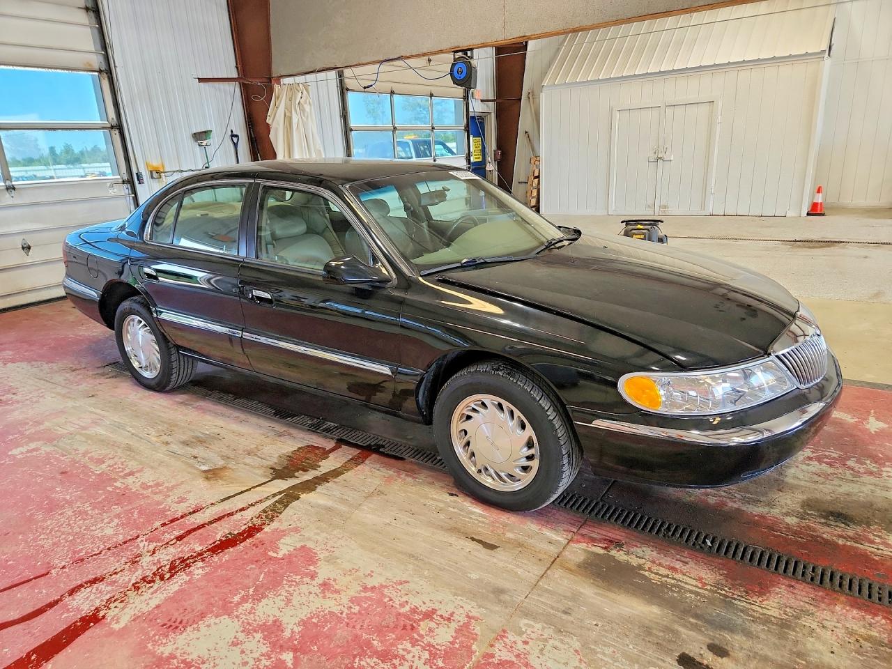 1998 Lincoln Continental Black vin: 1LNFM97V4WY742847