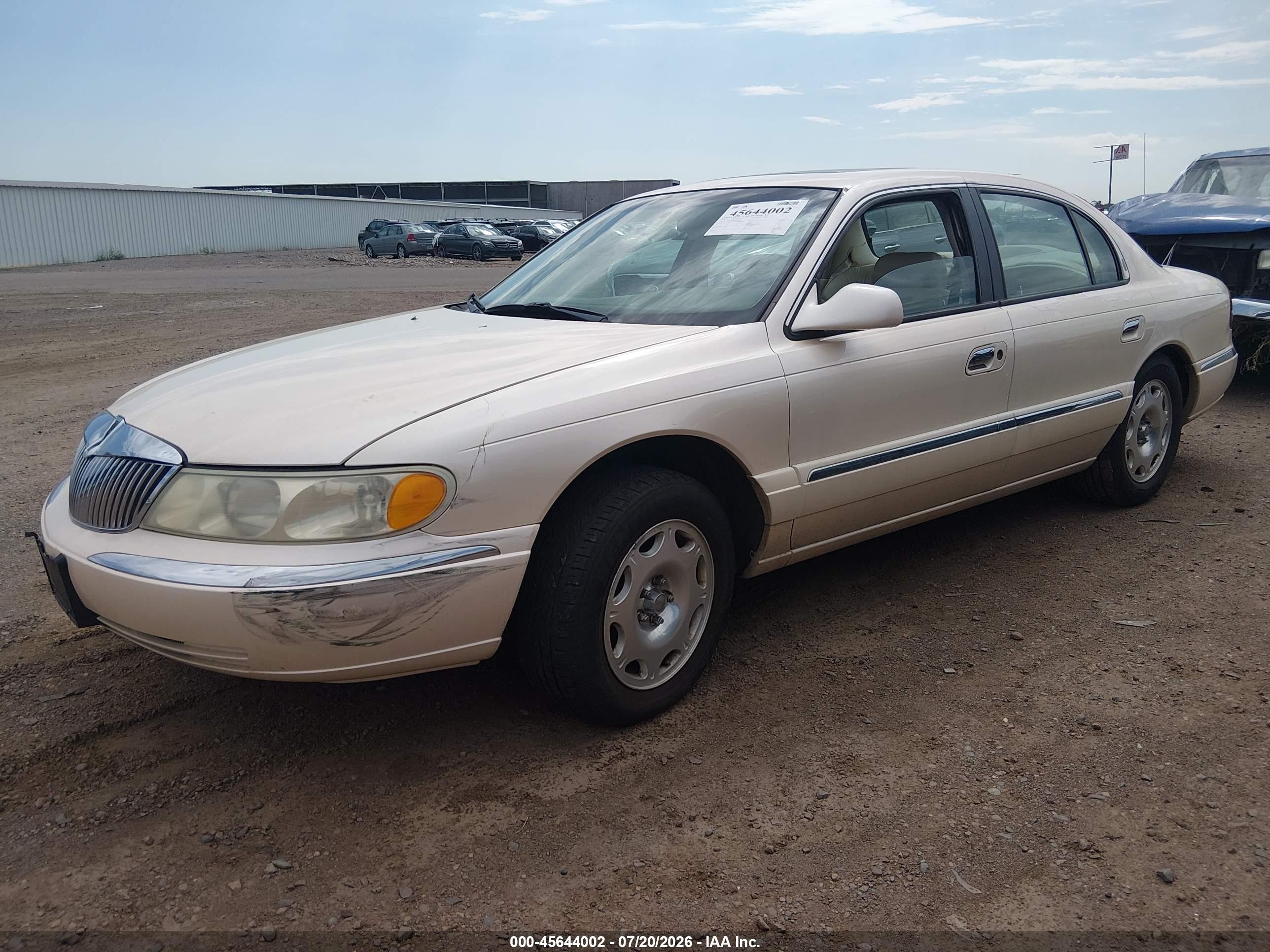 1998 Lincoln Continental   Кремовый vin: 1LNFM97V6WY626274