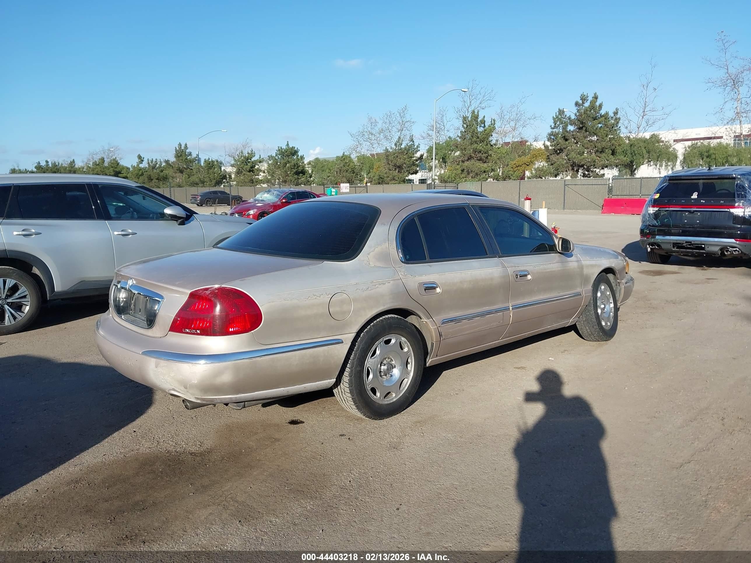 1998 Lincoln Continental   Champagne vin: 1LNFM97V7WY658487