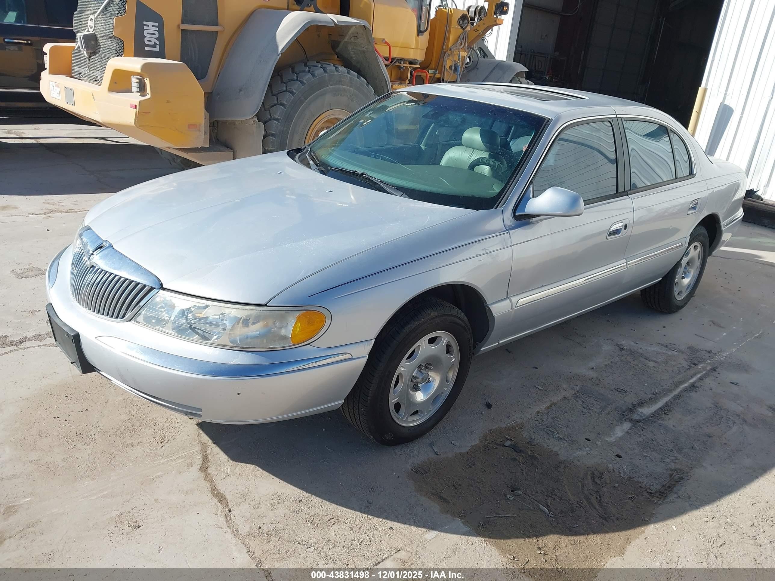 1998 Lincoln Continental   Silver vin: 1LNFM97V8WY637860