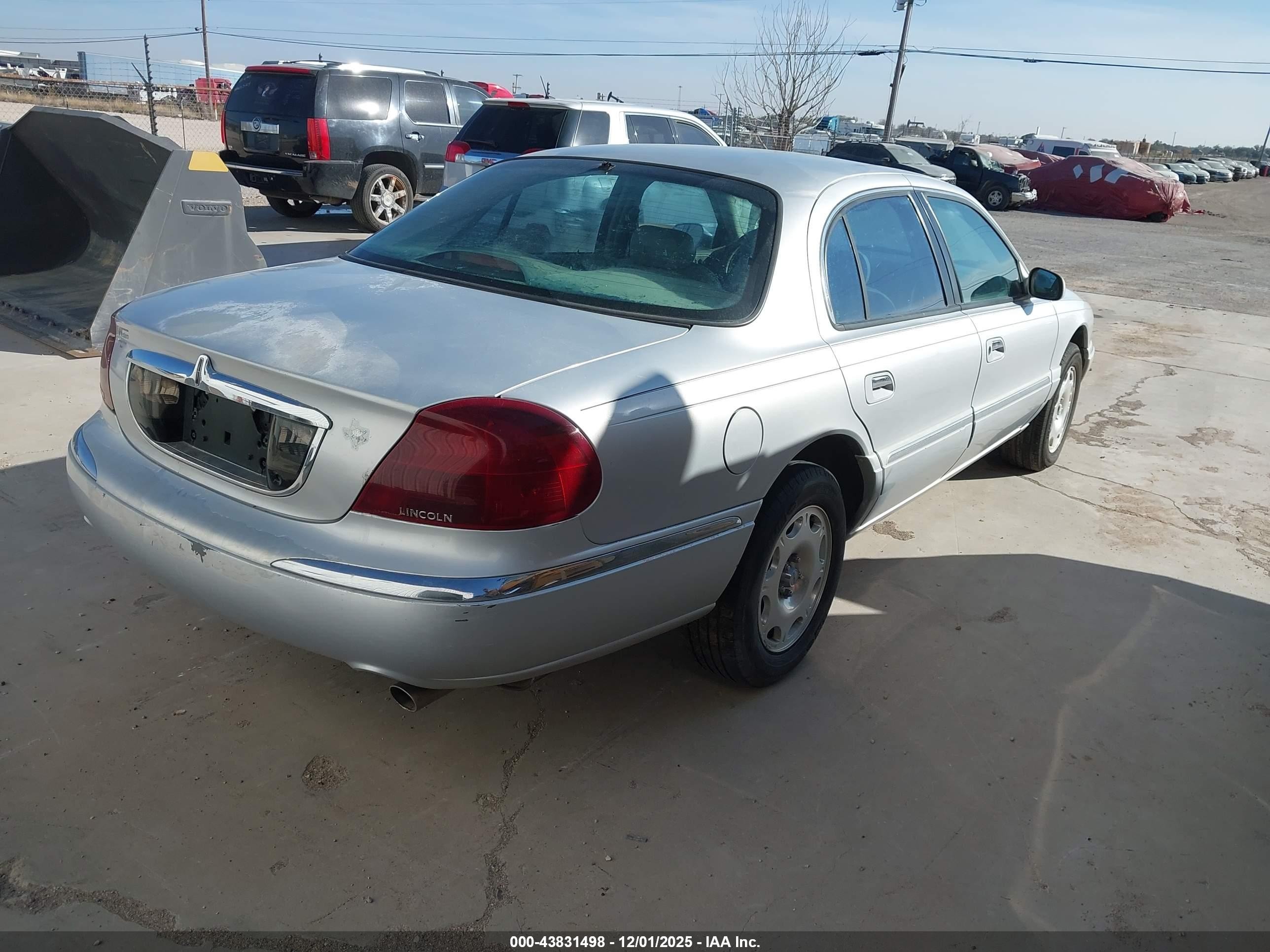 1998 Lincoln Continental   Silver vin: 1LNFM97V8WY637860