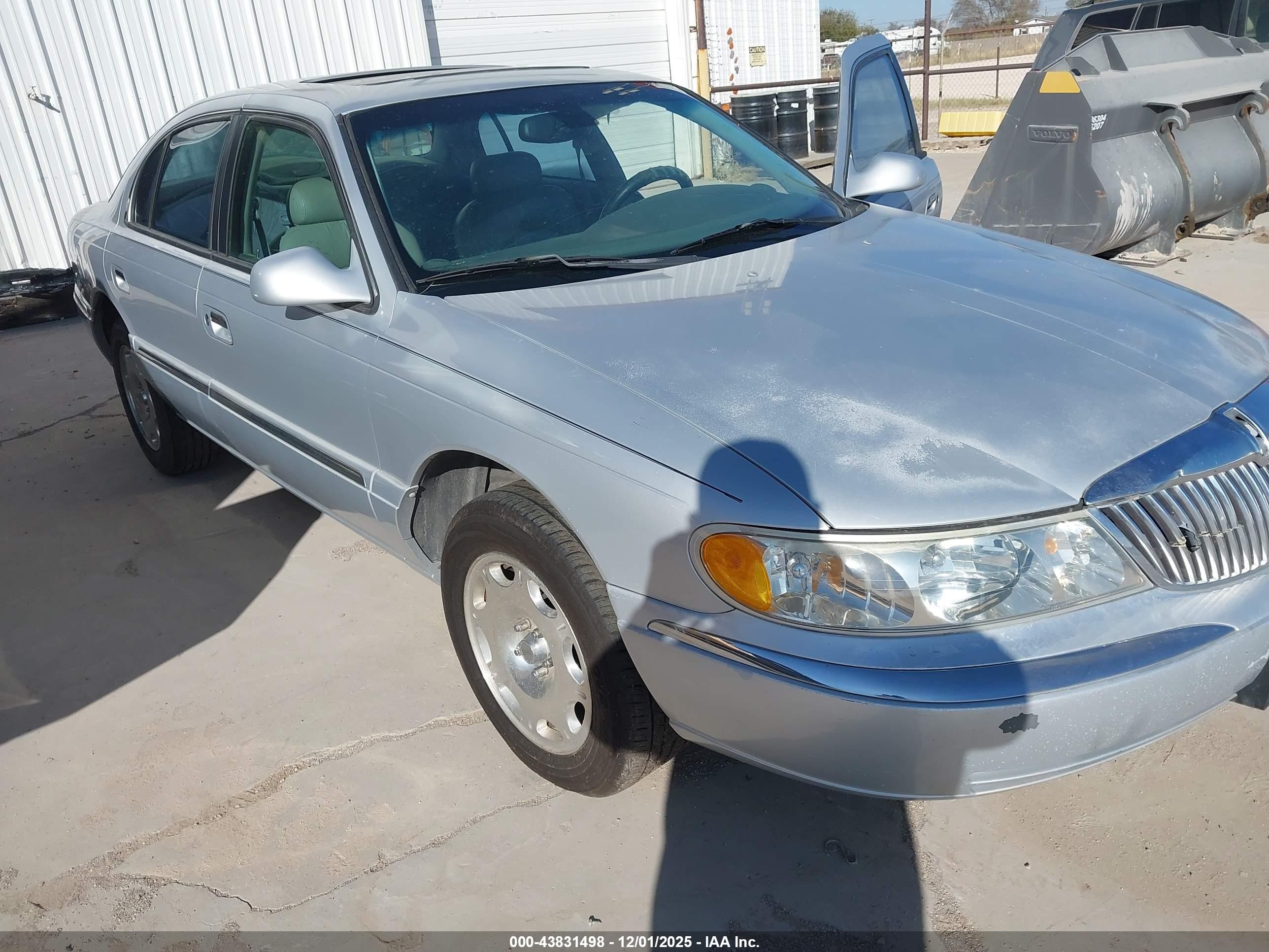 1998 Lincoln Continental   Silver vin: 1LNFM97V8WY637860