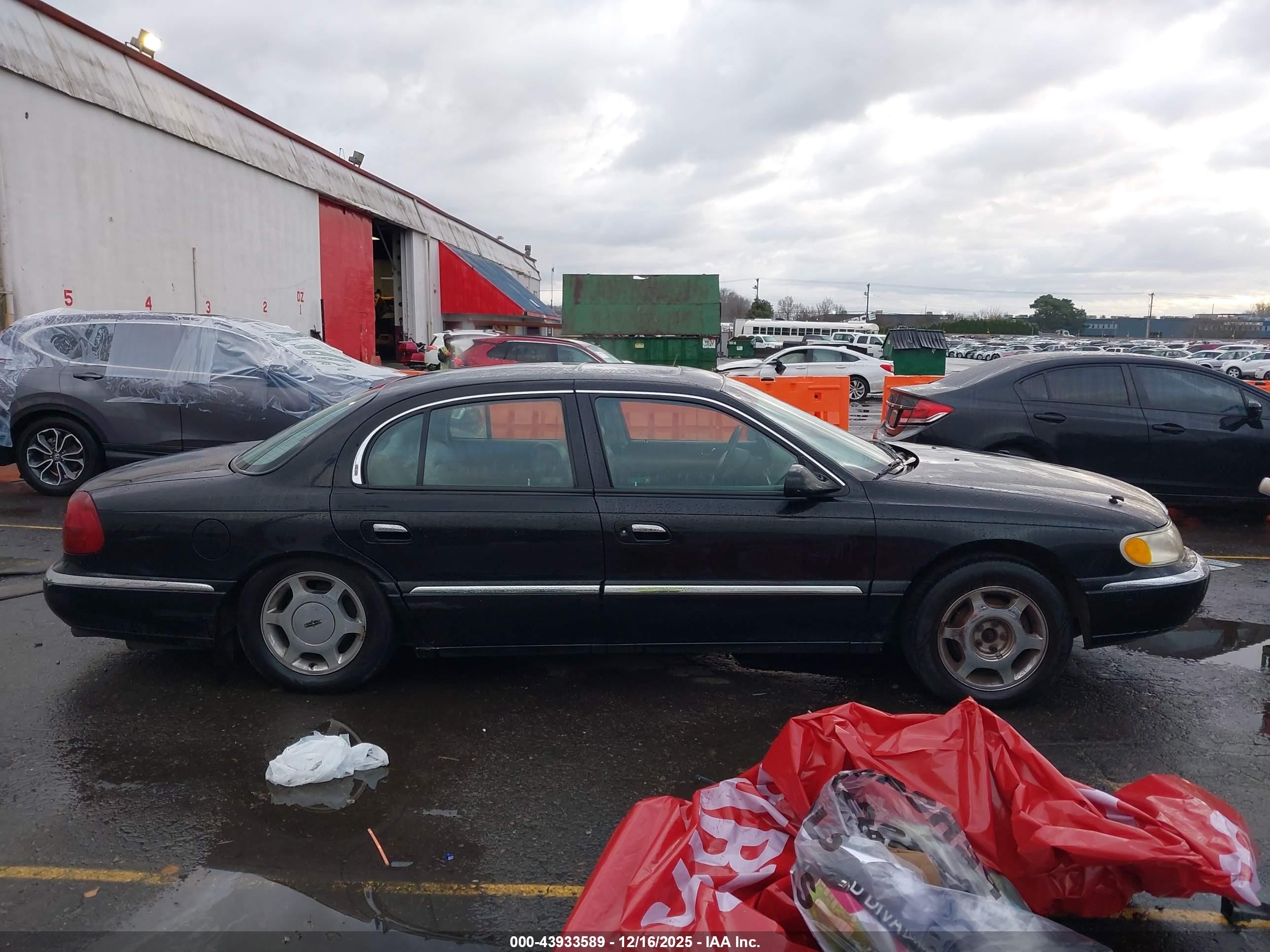1998 Lincoln Continental   Black vin: 1LNFM97V9WY676425