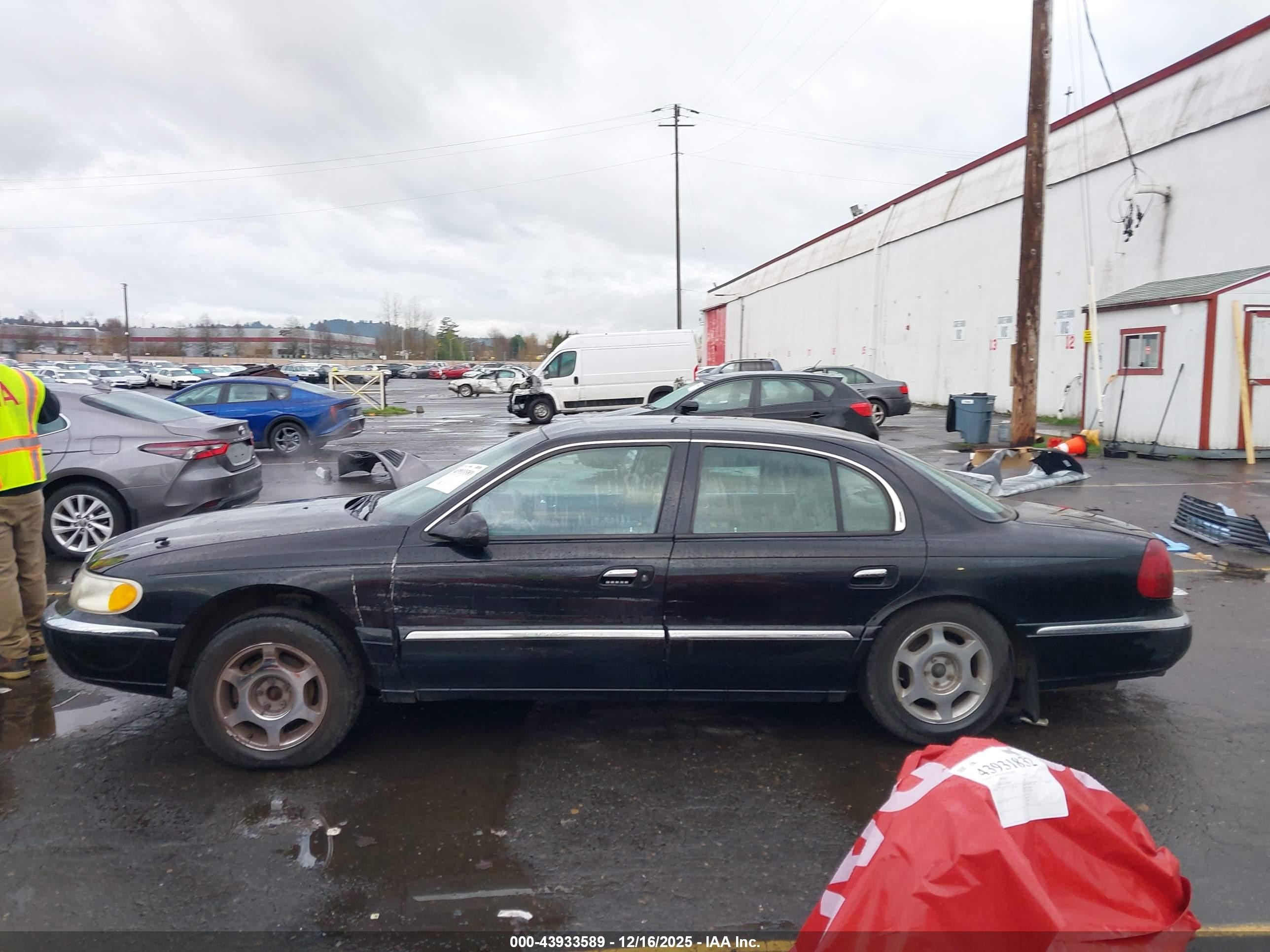 1998 Lincoln Continental   Black vin: 1LNFM97V9WY676425
